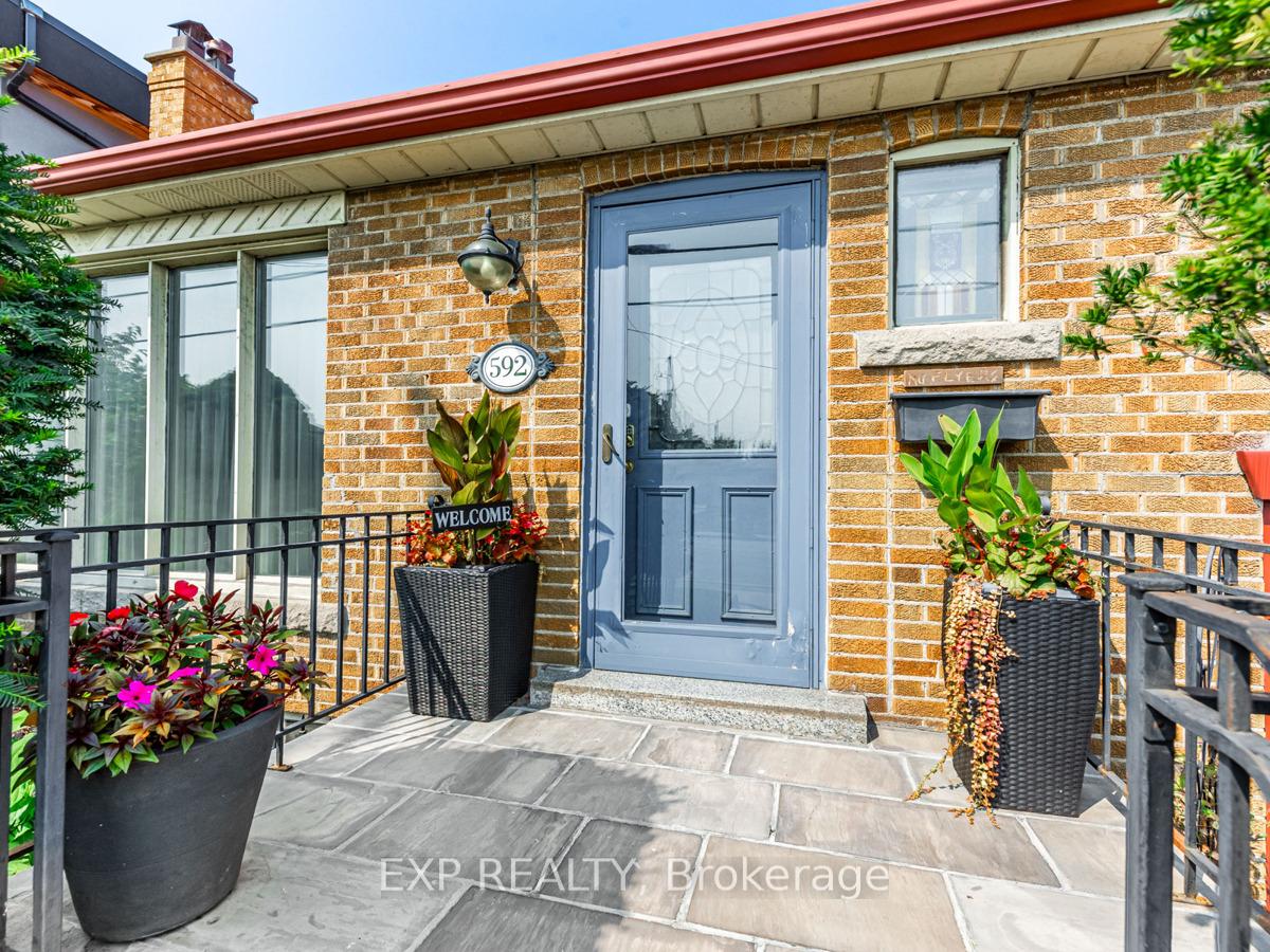 Photo 3 of 592 O'connor Drive, Toronto, East York — HOMEH