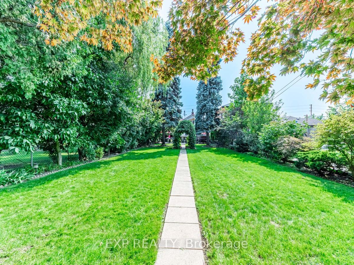 Photo 4 of 592 O'connor Drive, Toronto, East York — HOMEH