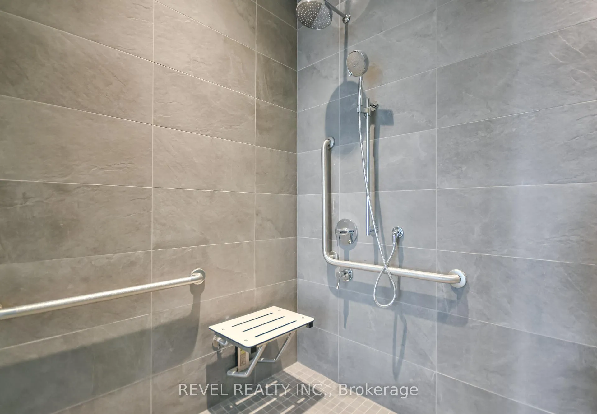 Photo 39 of Unit 2502, 39 Mary Street, Barrie, City Centre — HOMEH