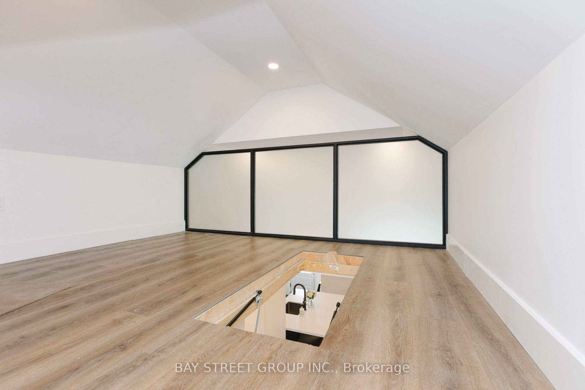 Photo 3 of 111 Frankdale Avenue E, Toronto, Danforth Village-East York — HOMEH