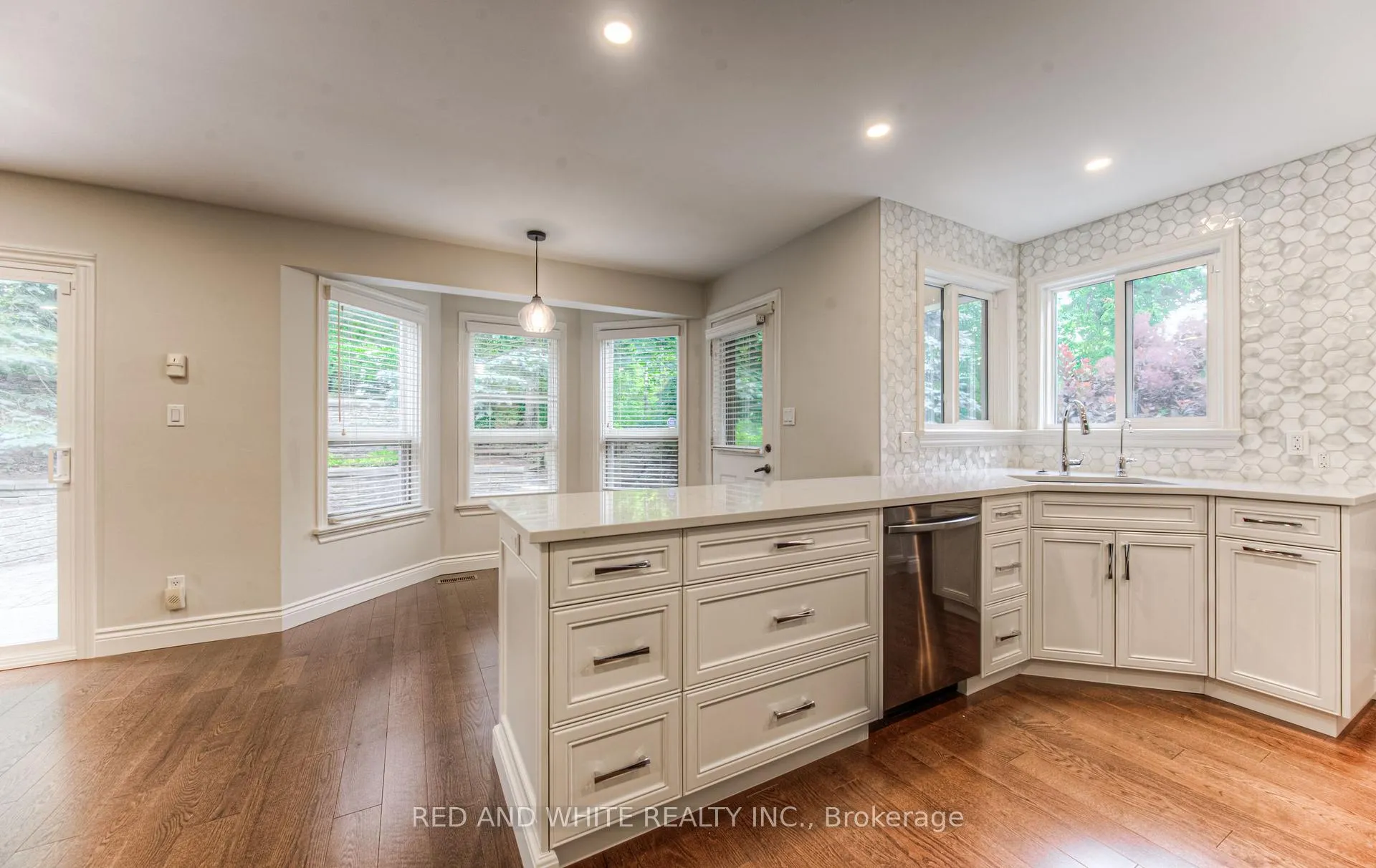Photo 16 of 2 Morningview Place, Kitchener — HOMEH