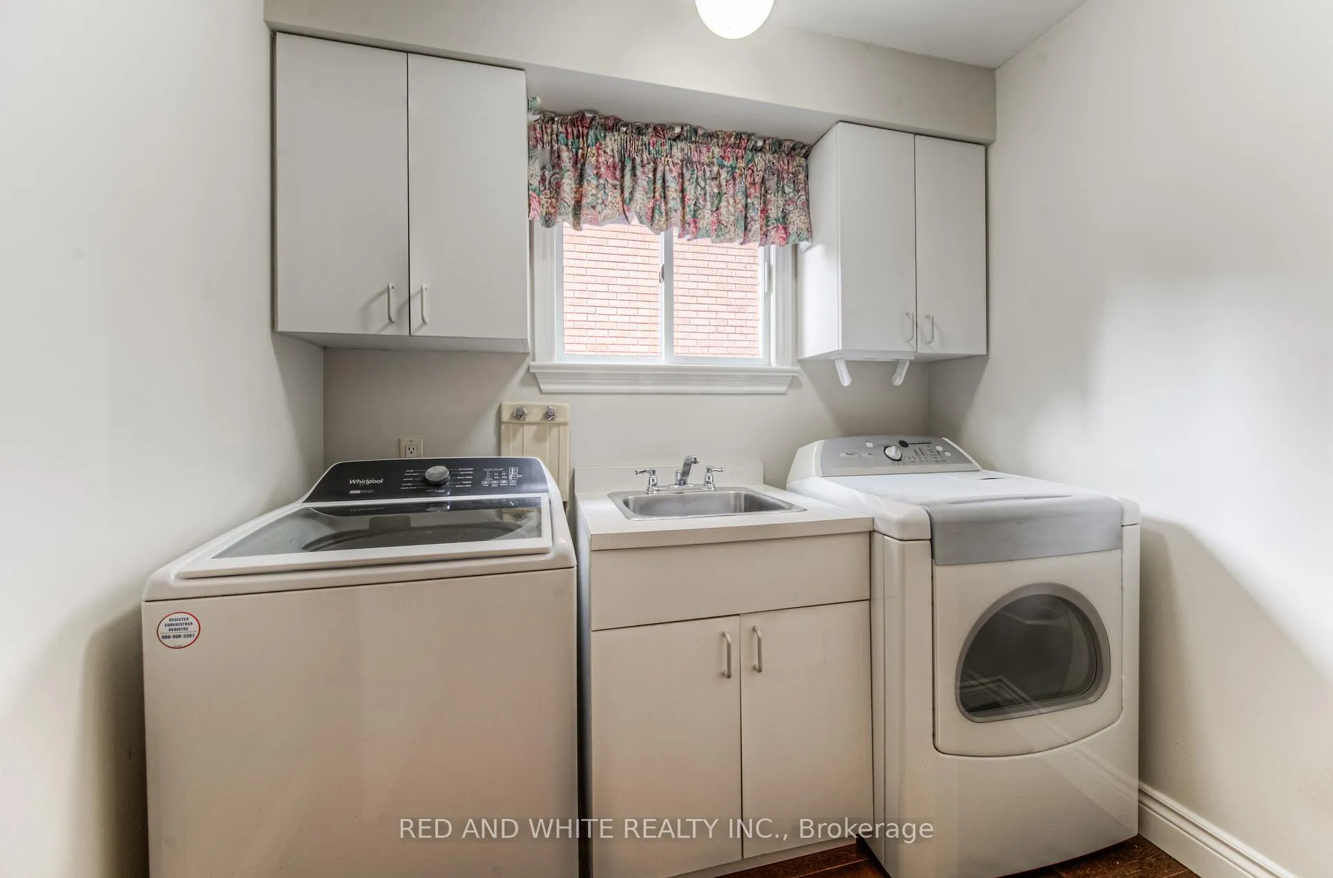 Photo 37 of 2 Morningview Place, Kitchener — HOMEH