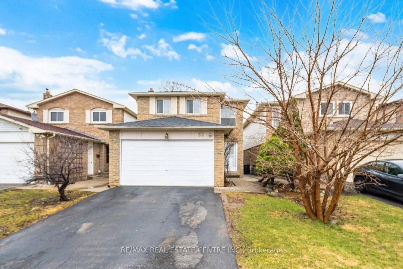 Front of 32 Dafoe Crescent