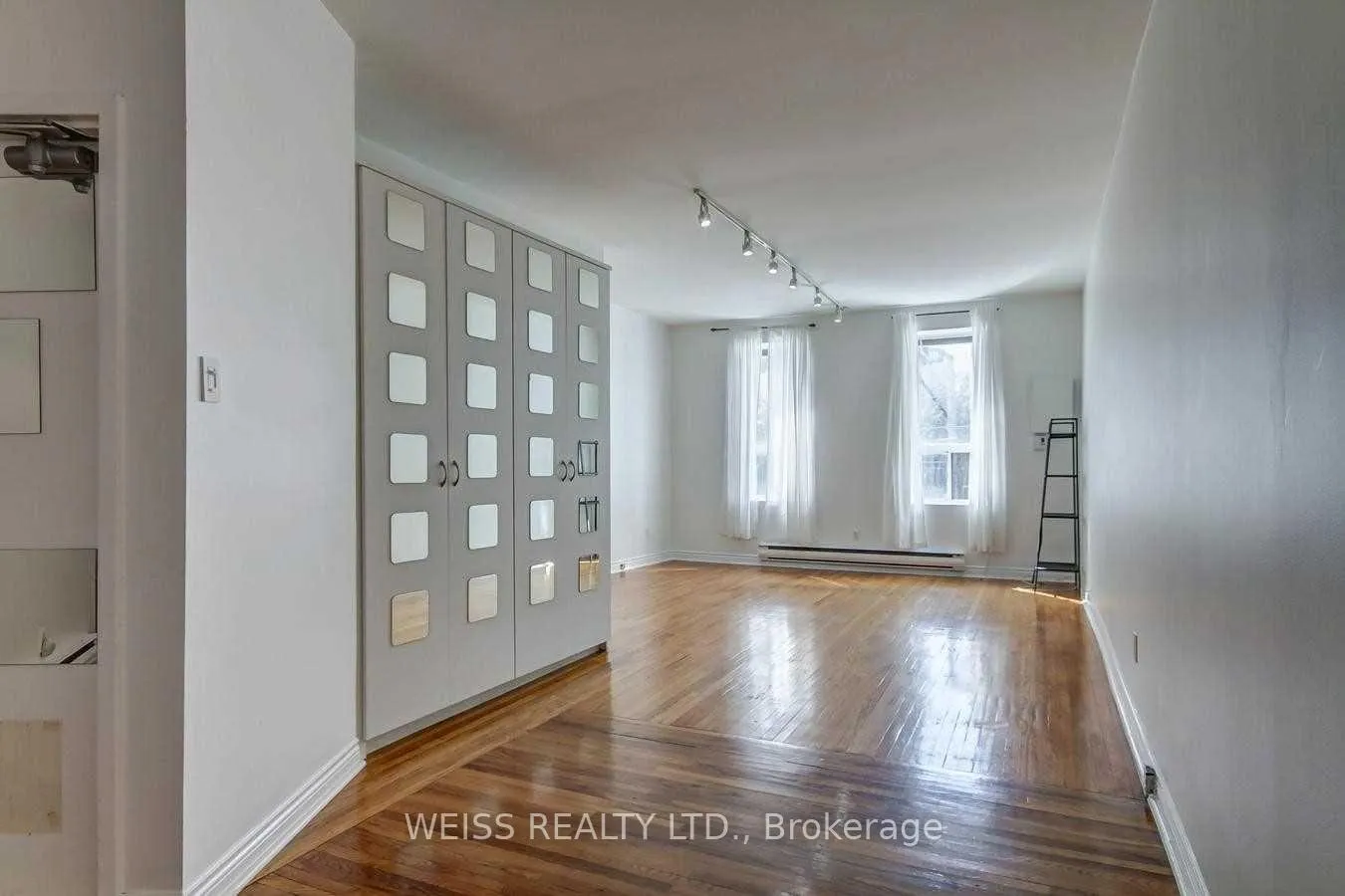 Photo 3 of Unit 2nd Fl, 1114 Queen Street W, Toronto, Trinity-Bellwoods — HOMEH