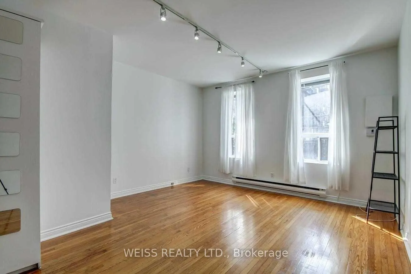 Photo 4 of Unit 2nd Fl, 1114 Queen Street W, Toronto, Trinity-Bellwoods — HOMEH