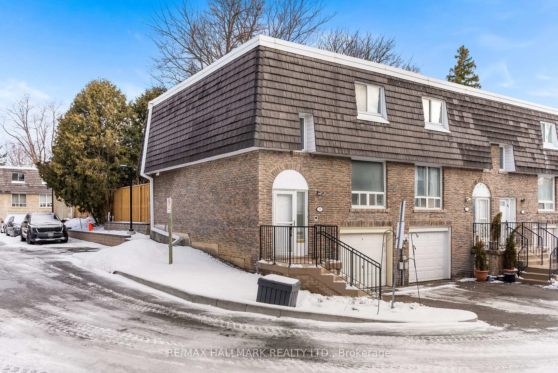 Photo 2 of 11 Tangle Briar Way, North York, Bayview Village — HOMEH