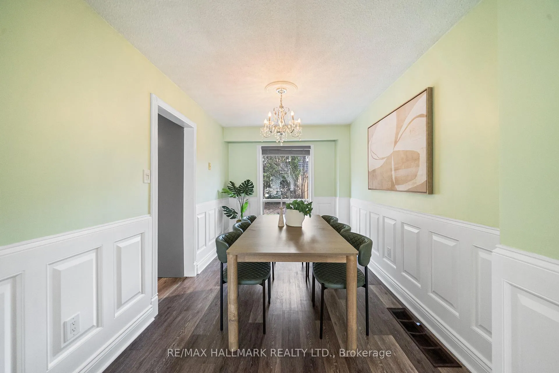 Photo 6 of 11 Tangle Briar Way, North York, Bayview Village — HOMEH