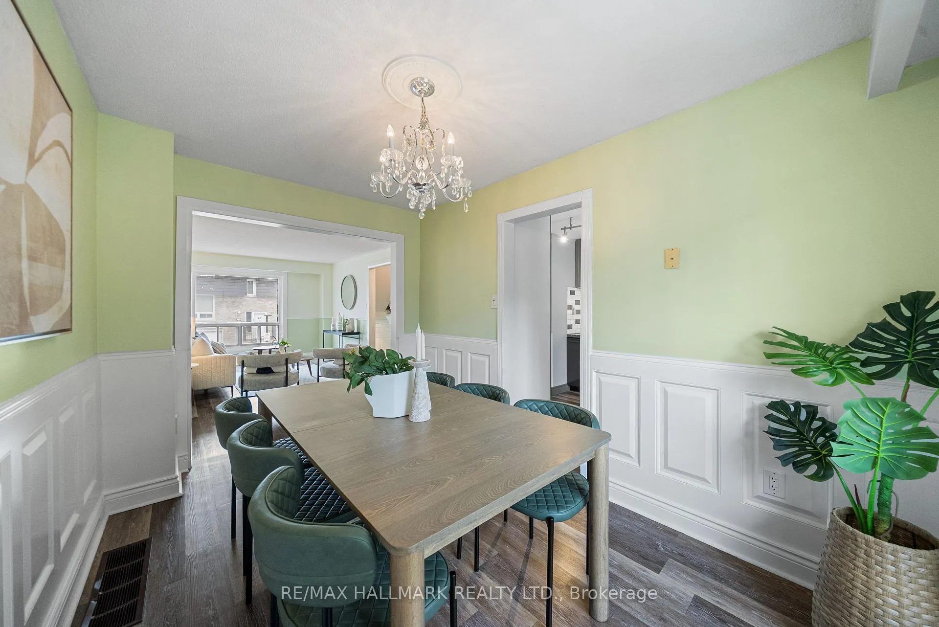Photo 7 of 11 Tangle Briar Way, North York, Bayview Village — HOMEH