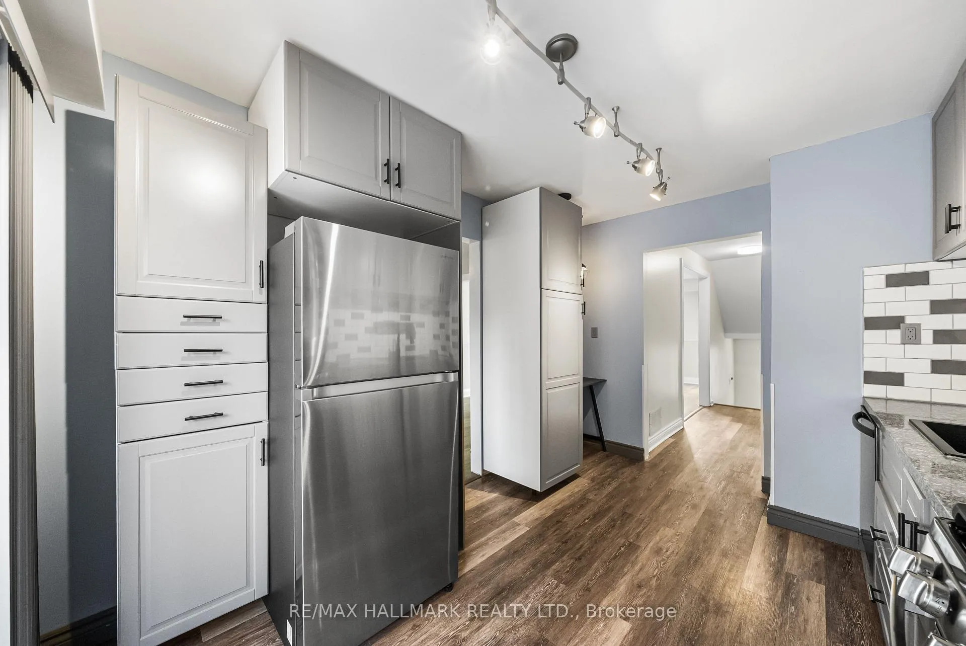 Photo 10 of 11 Tangle Briar Way, North York, Bayview Village — HOMEH