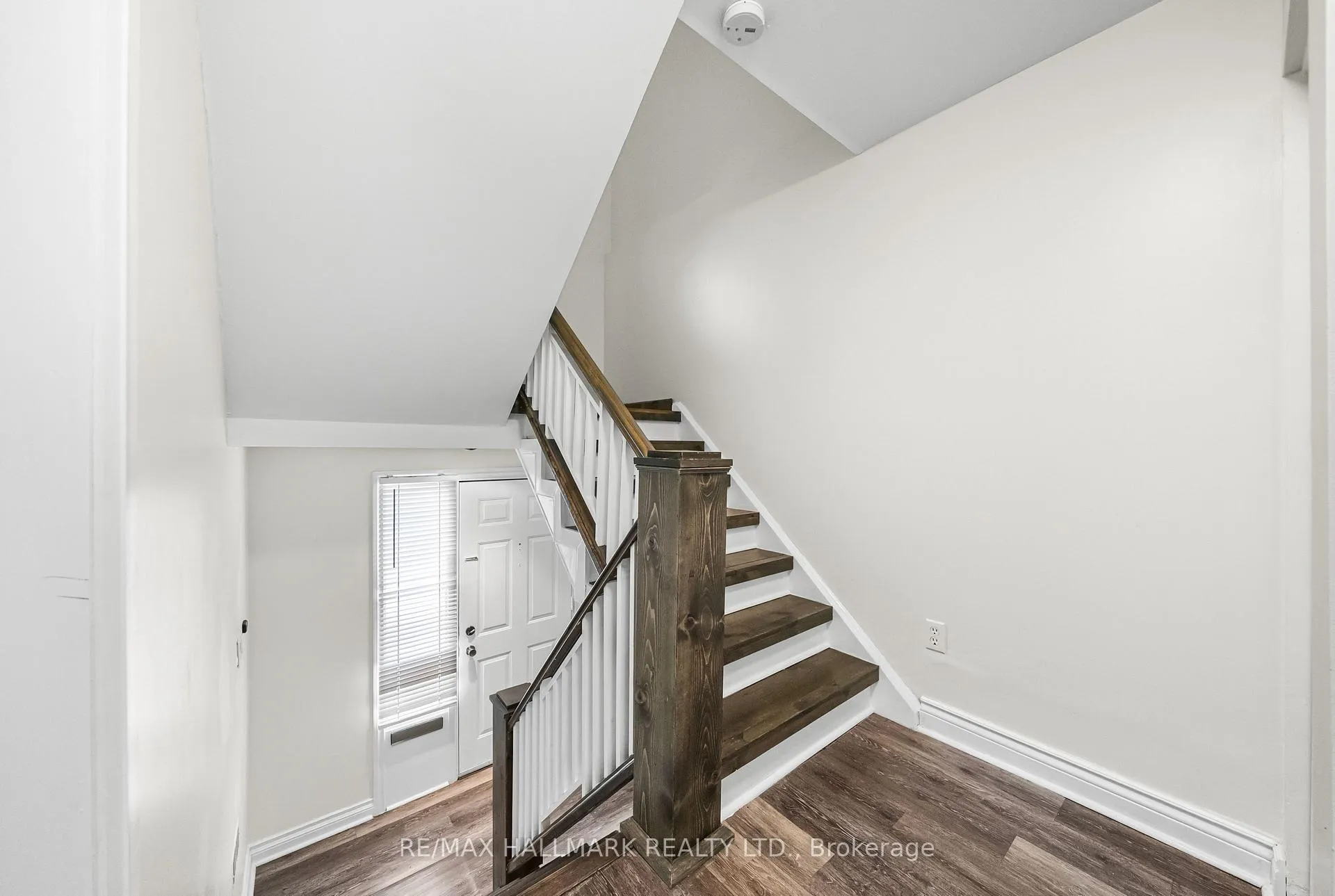 Photo 13 of 11 Tangle Briar Way, North York, Bayview Village — HOMEH