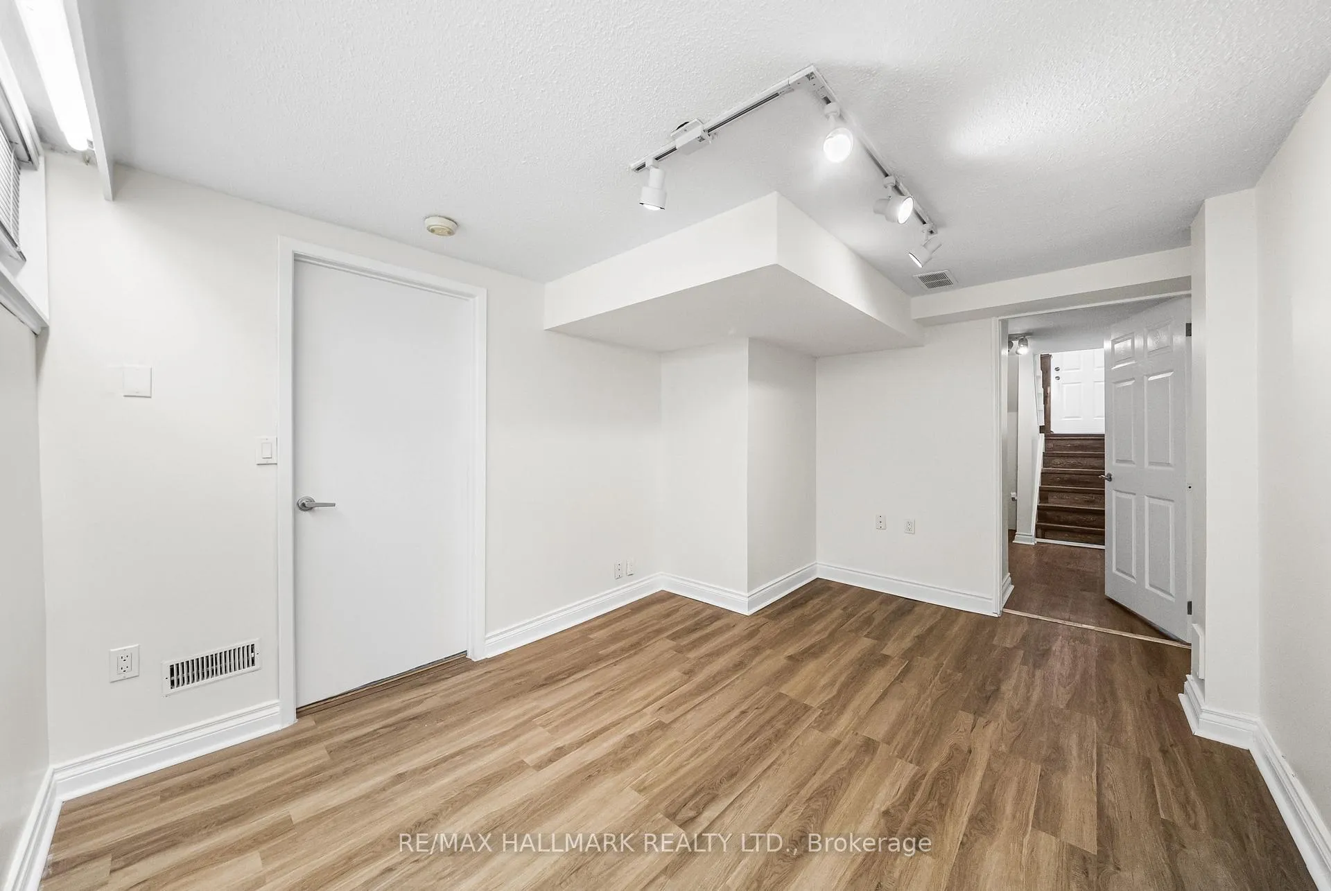 Photo 26 of 11 Tangle Briar Way, North York, Bayview Village — HOMEH