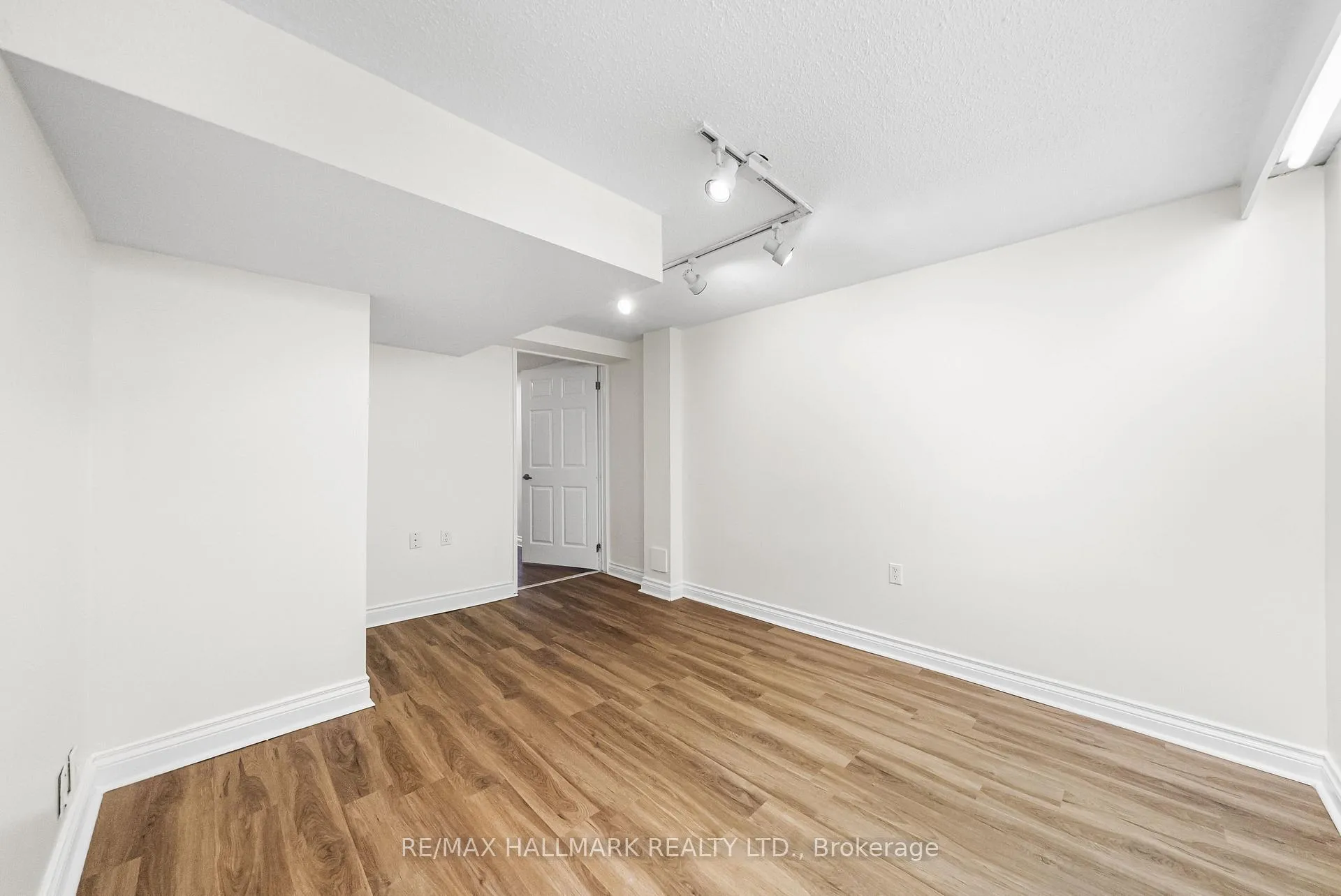 Photo 27 of 11 Tangle Briar Way, North York, Bayview Village — HOMEH
