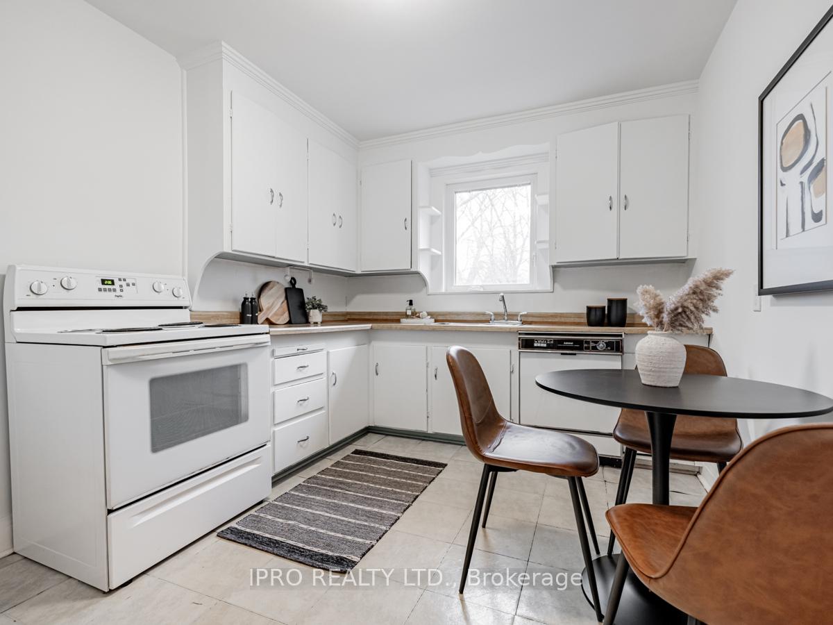 Photo 11 of 16 Elswick Road, Toronto, O'Connor-Parkview — HOMEH