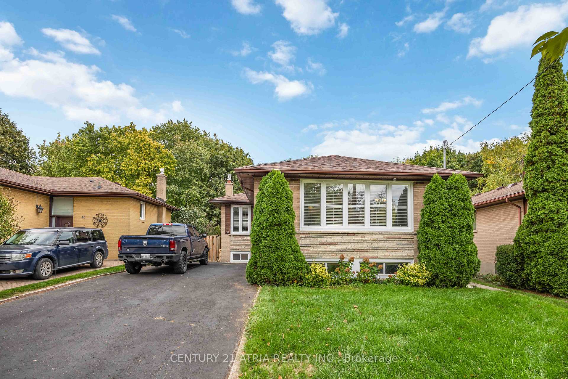 Photo 3 of 39 Amberdale Drive, Scarborough, Bendale — HOMEH