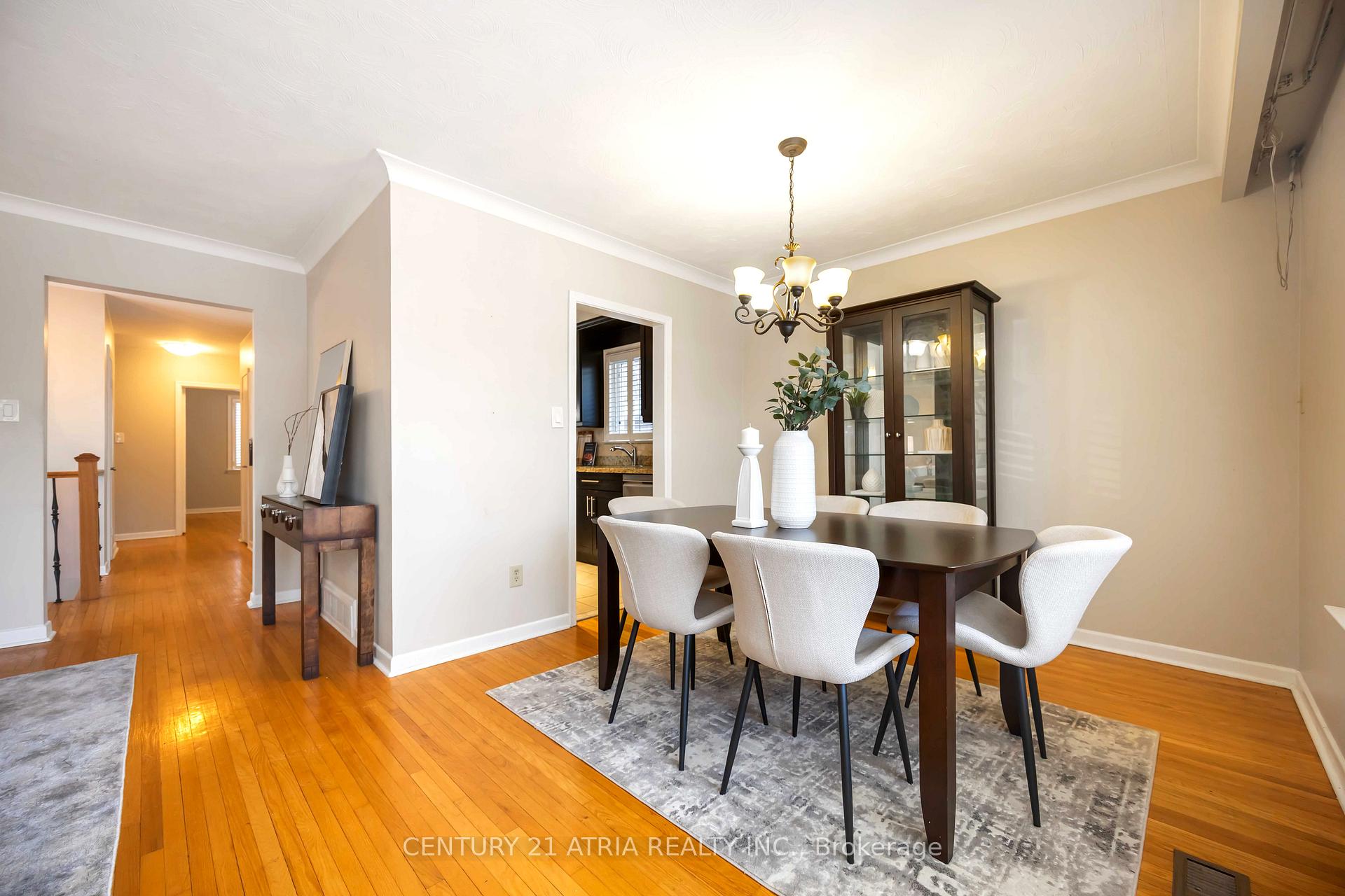 Photo 10 of 39 Amberdale Drive, Scarborough, Bendale — HOMEH