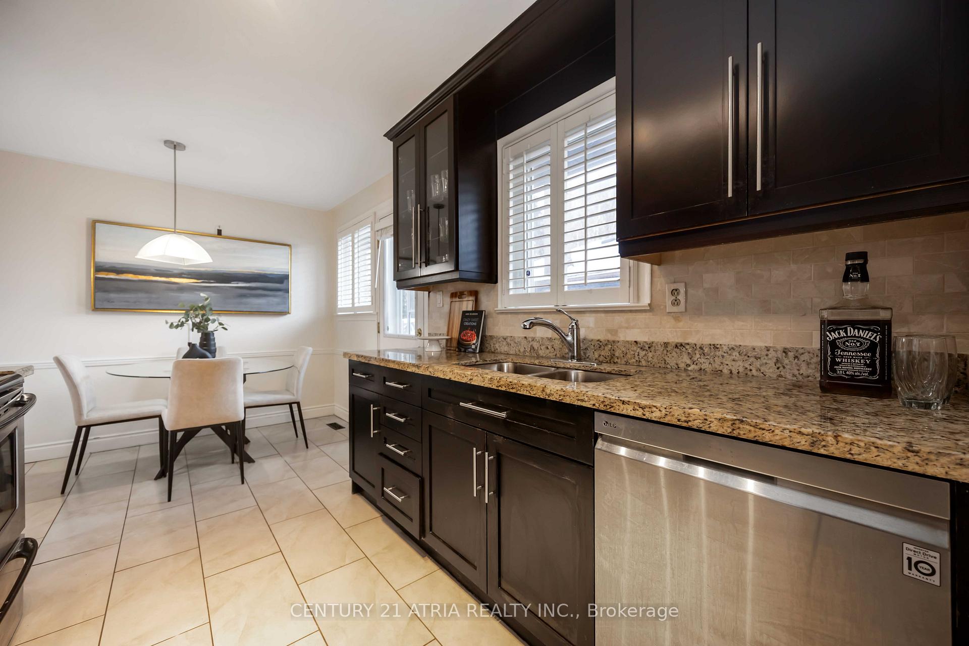 Photo 14 of 39 Amberdale Drive, Scarborough, Bendale — HOMEH