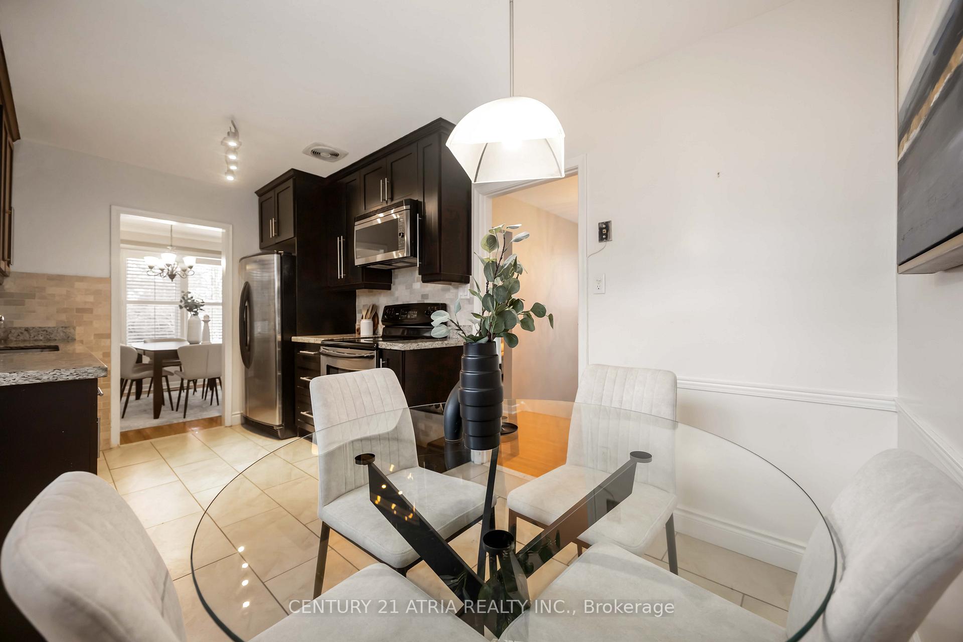 Photo 18 of 39 Amberdale Drive, Scarborough, Bendale — HOMEH