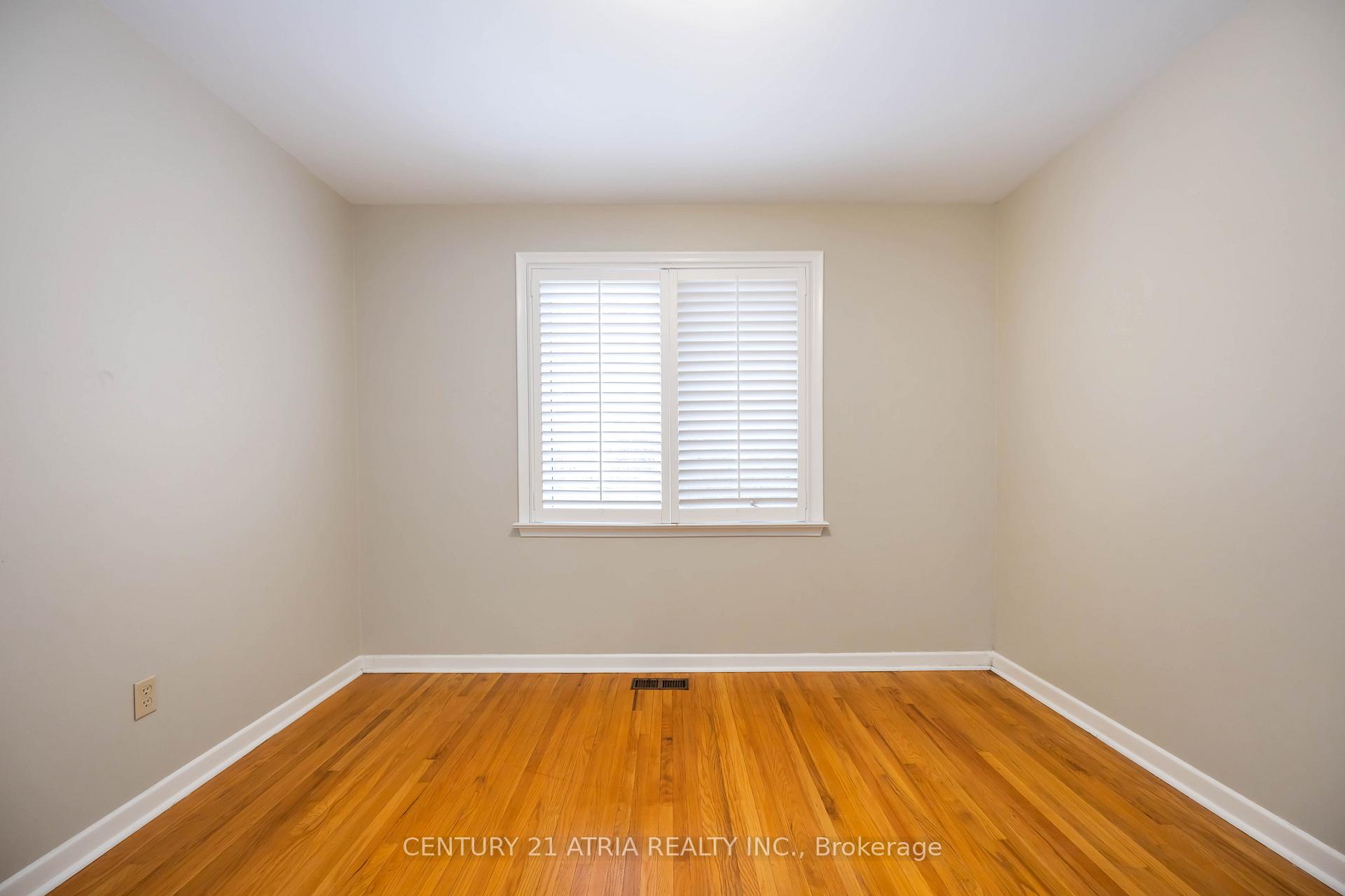Photo 23 of 39 Amberdale Drive, Scarborough, Bendale — HOMEH