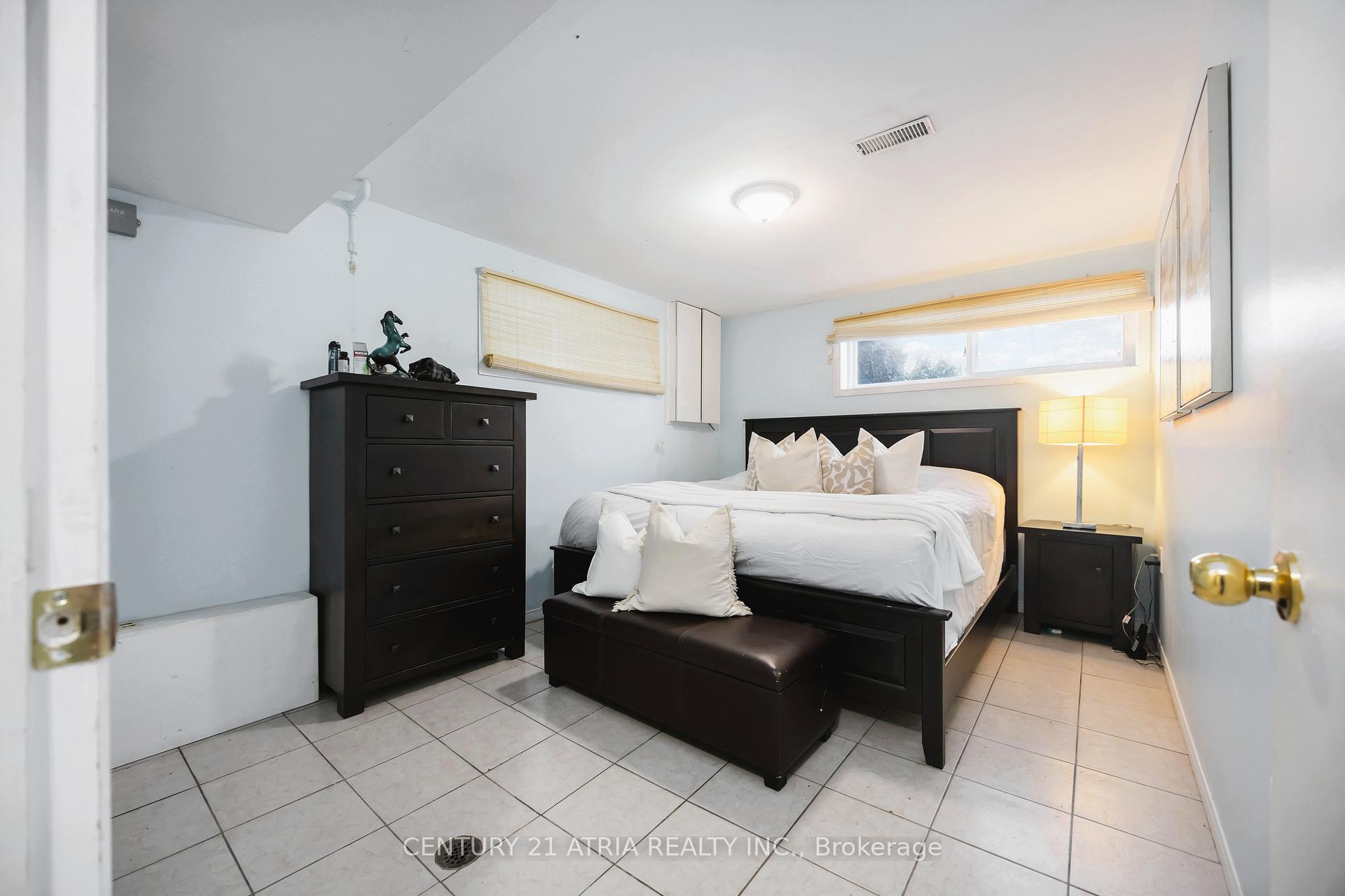 Photo 41 of 39 Amberdale Drive, Scarborough, Bendale — HOMEH