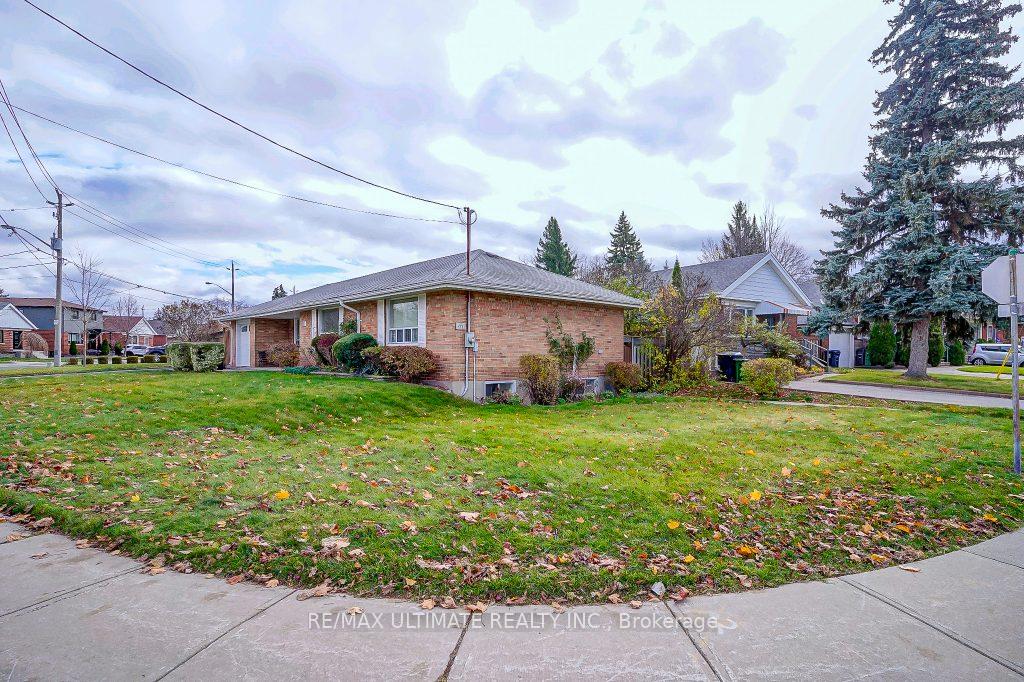 Photo 3 of 111 Rexleigh Drive, Toronto, O'Connor-Parkview — HOMEH