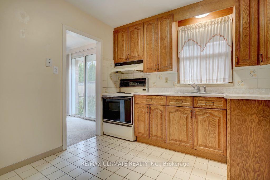 Photo 11 of 111 Rexleigh Drive, Toronto, O'Connor-Parkview — HOMEH