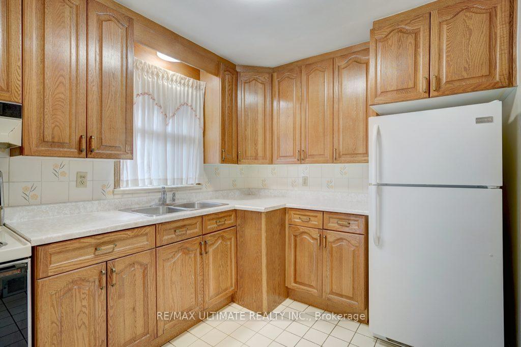 Photo 12 of 111 Rexleigh Drive, Toronto, O'Connor-Parkview — HOMEH