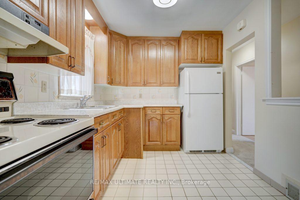 Photo 13 of 111 Rexleigh Drive, Toronto, O'Connor-Parkview — HOMEH