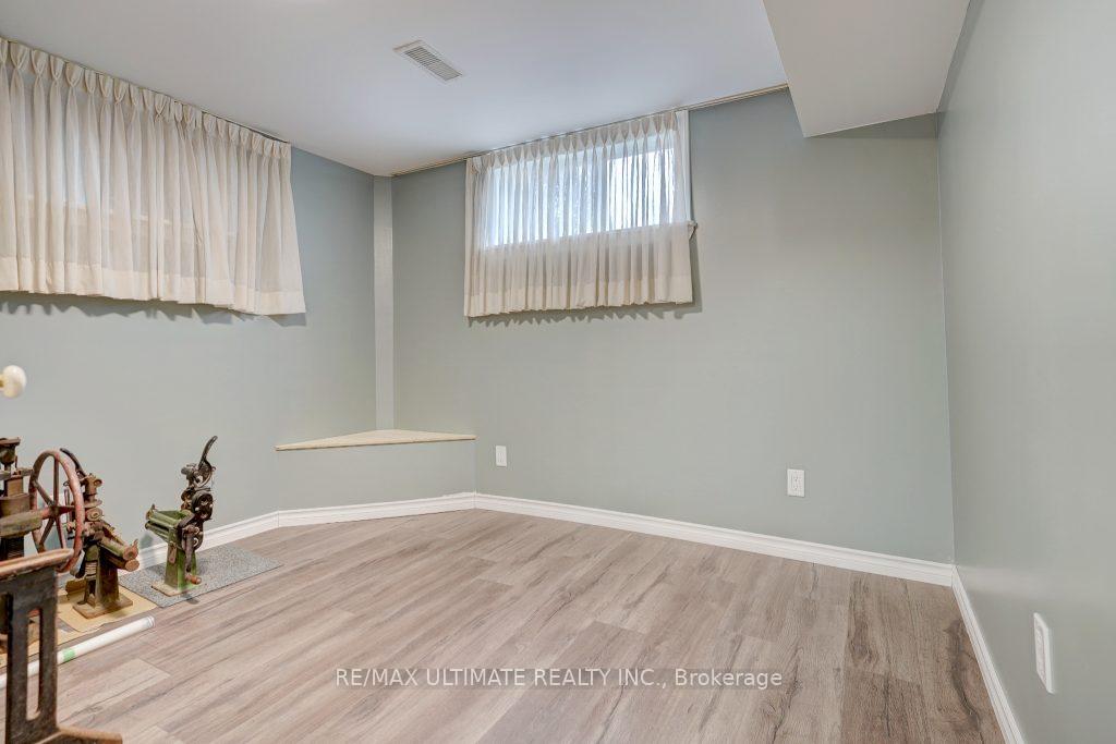 Photo 30 of 111 Rexleigh Drive, Toronto, O'Connor-Parkview — HOMEH