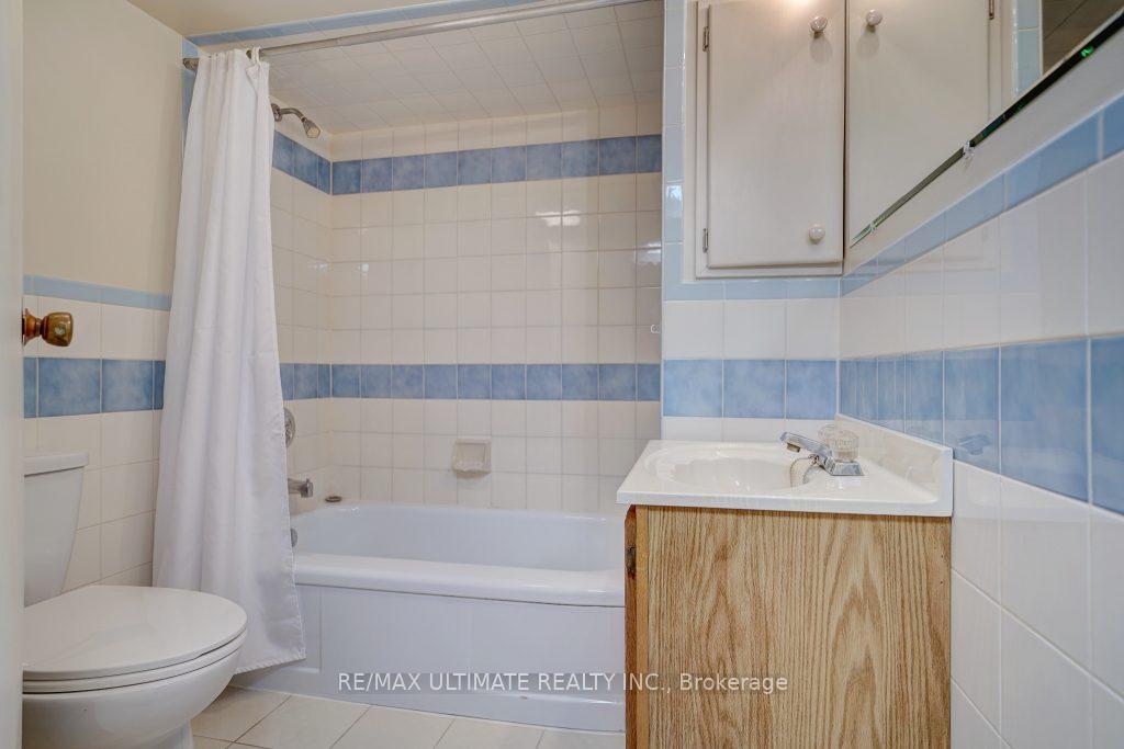 Photo 33 of 111 Rexleigh Drive, Toronto, O'Connor-Parkview — HOMEH