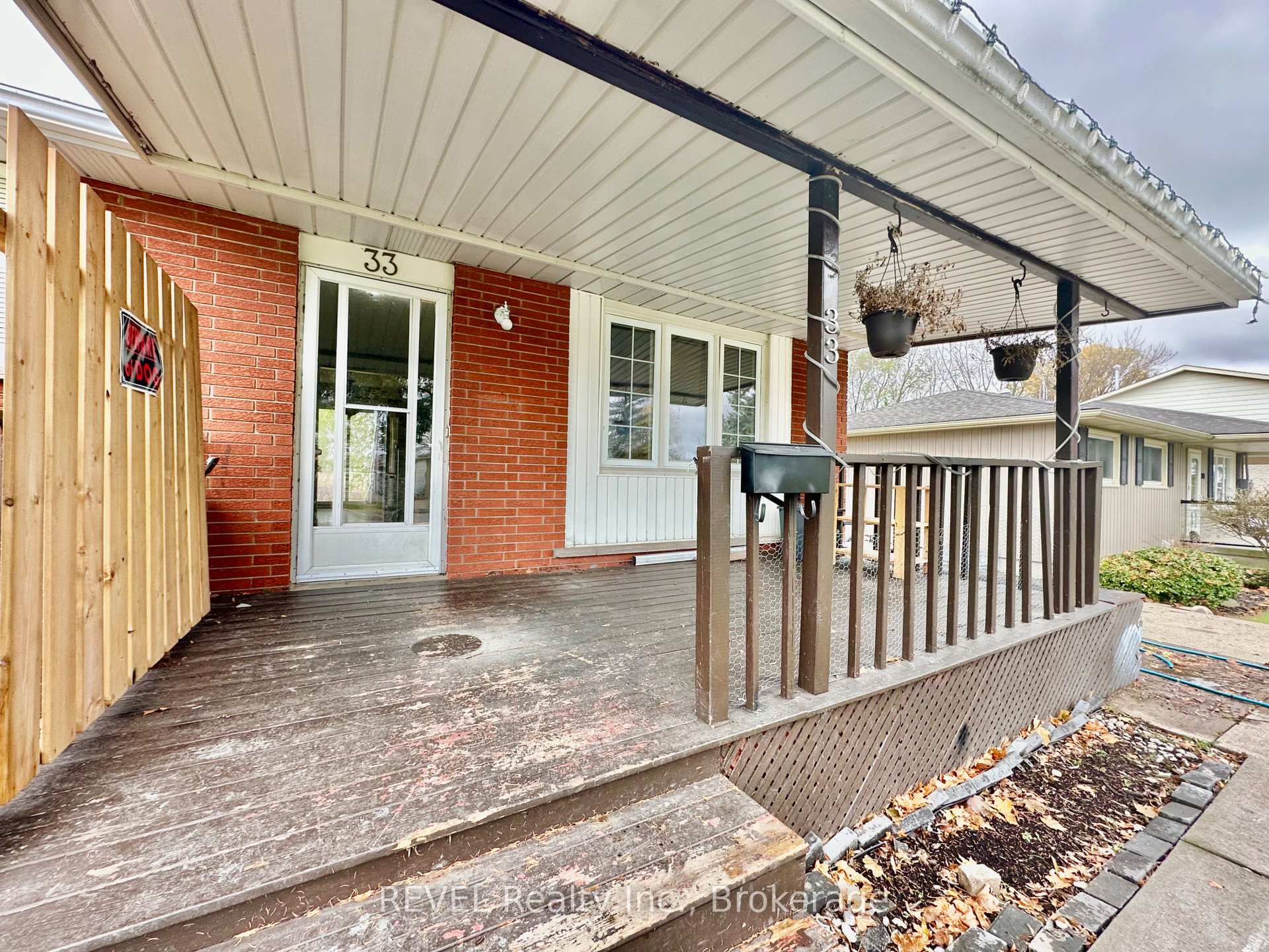 Photo 2 of 33 Deerfield Parkway, Thorold, Allanburg/Thorold South — HOMEH