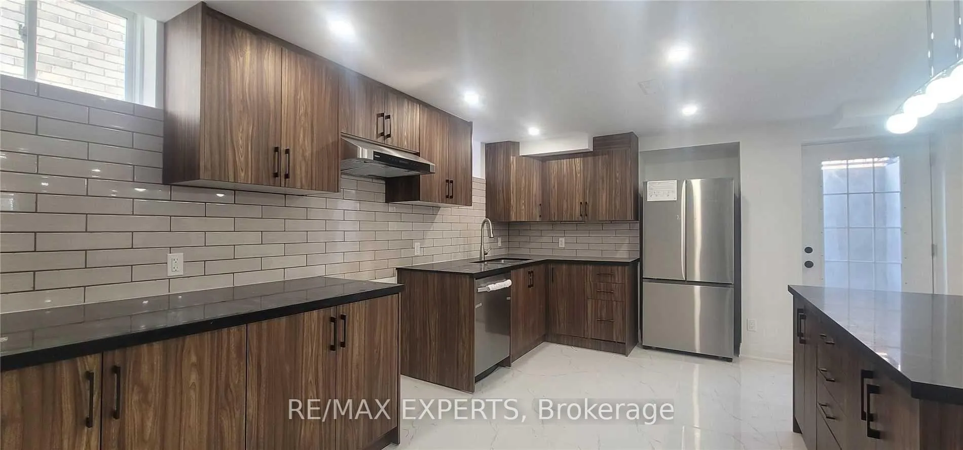 Photo 2 of Unit Bsmt, 159 Ross Vennare Crescent, Vaughan, Kleinburg — HOMEH