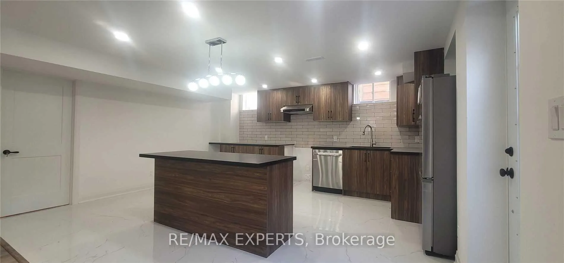 Photo 4 of Unit Bsmt, 159 Ross Vennare Crescent, Vaughan, Kleinburg — HOMEH