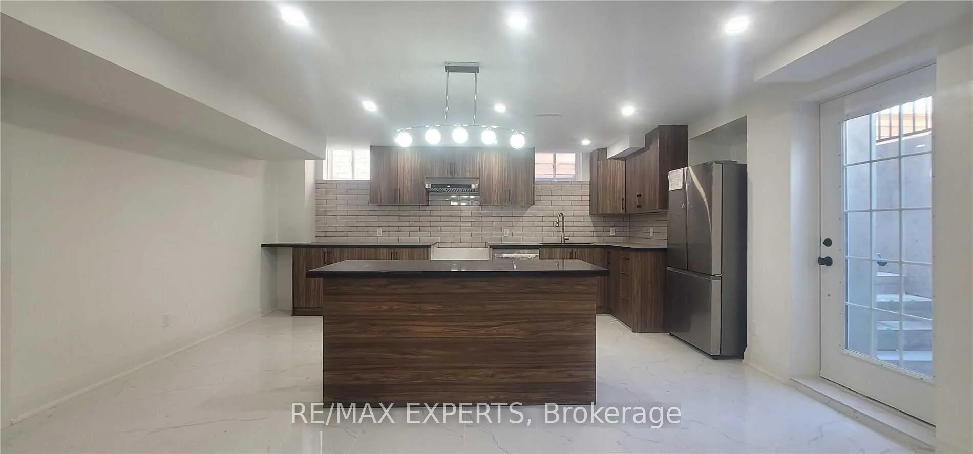 Photo 5 of Unit Bsmt, 159 Ross Vennare Crescent, Vaughan, Kleinburg — HOMEH