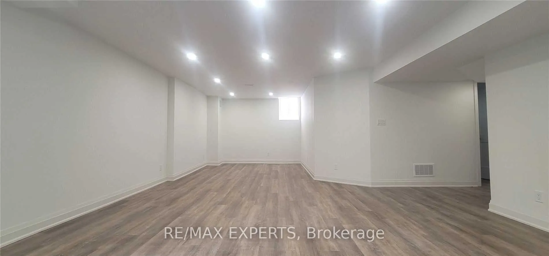 Photo 7 of Unit Bsmt, 159 Ross Vennare Crescent, Vaughan, Kleinburg — HOMEH