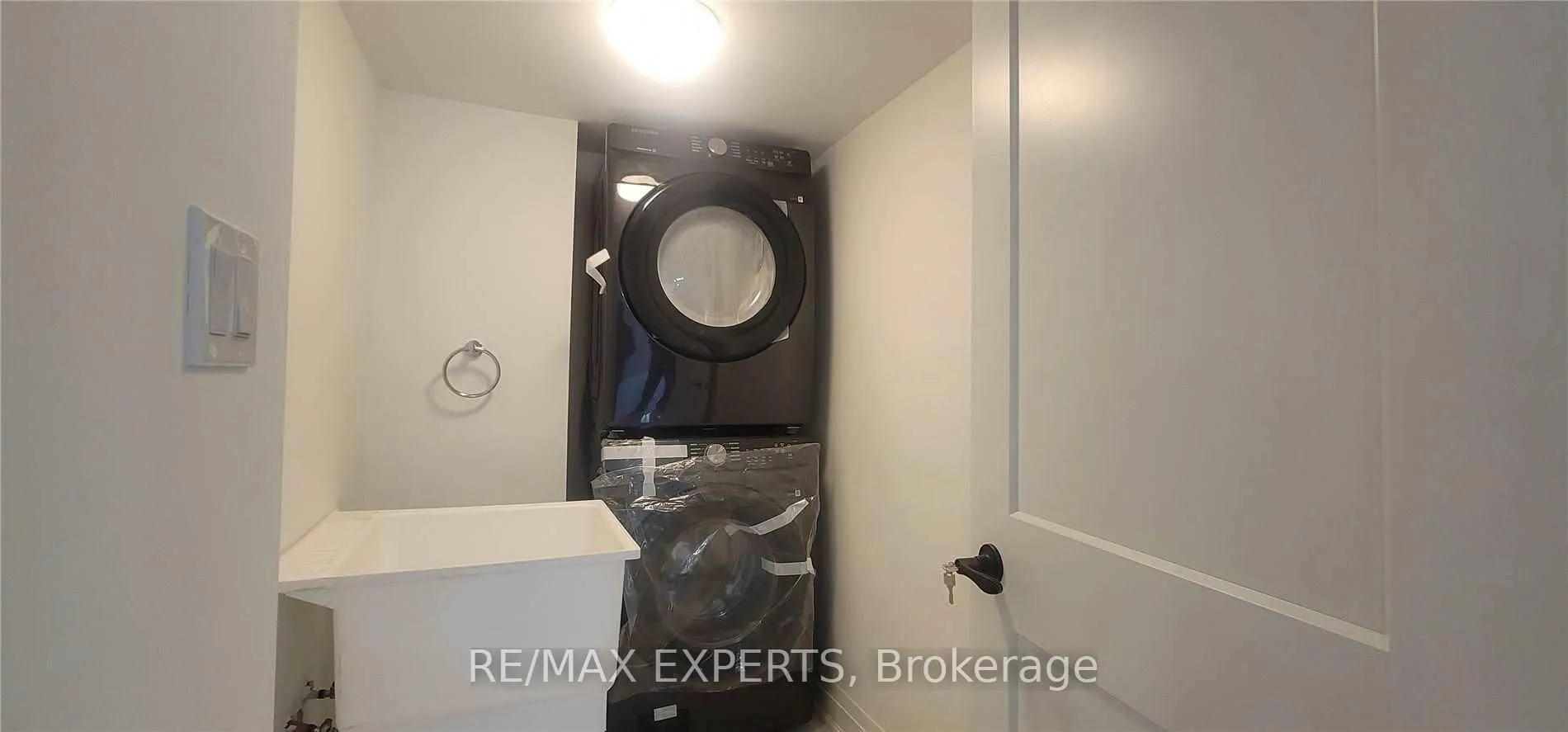 Photo 8 of Unit Bsmt, 159 Ross Vennare Crescent, Vaughan, Kleinburg — HOMEH