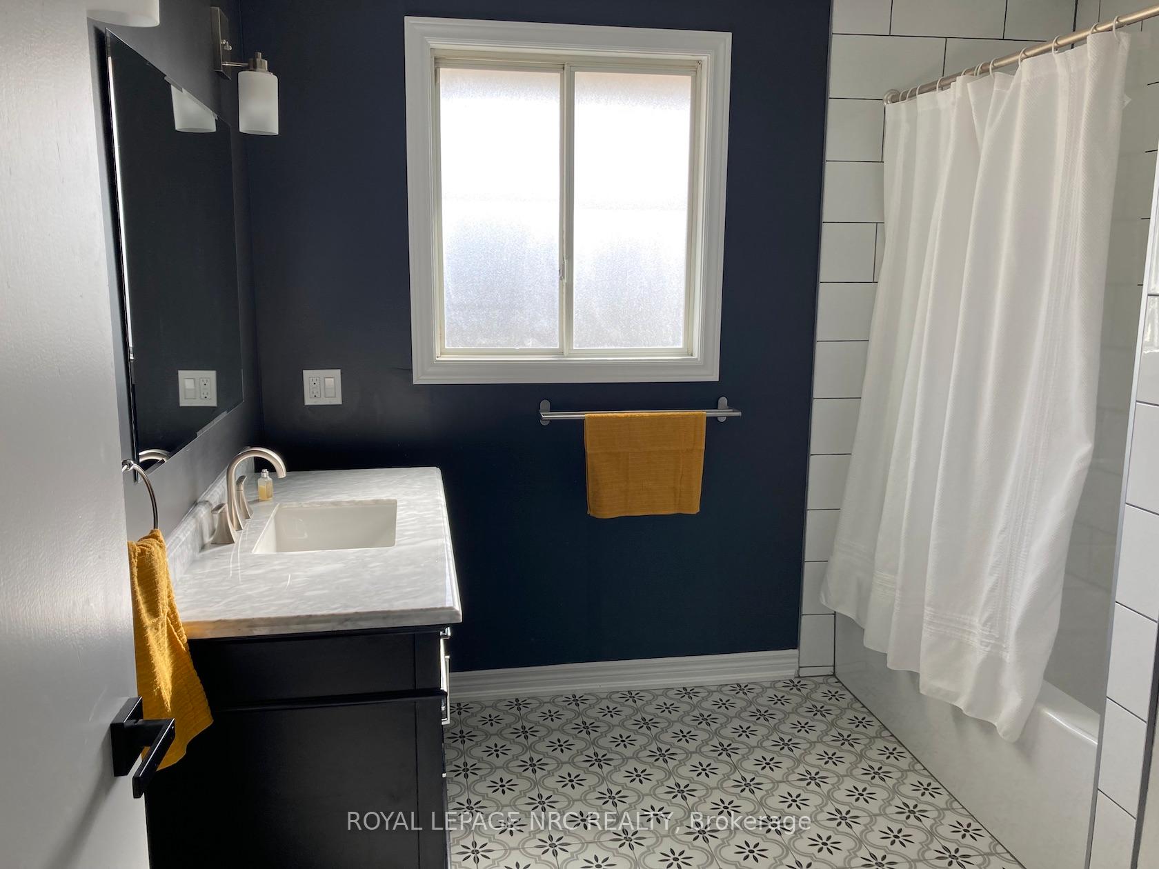 Photo 1 of 49 Bolton Avenue, Thorold, Thorold Downtown — HOMEH