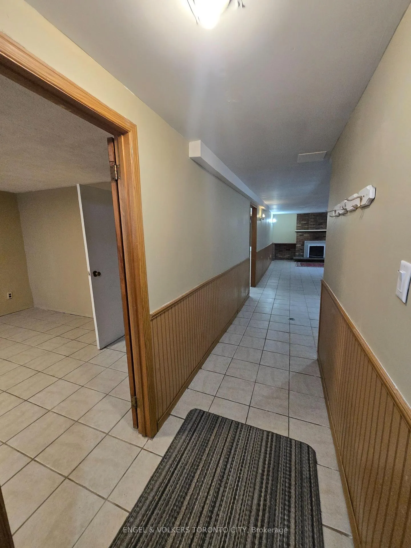 Photo 3 of Unit B, 14 Richardson Drive, Aurora, Aurora Highlands — HOMEH