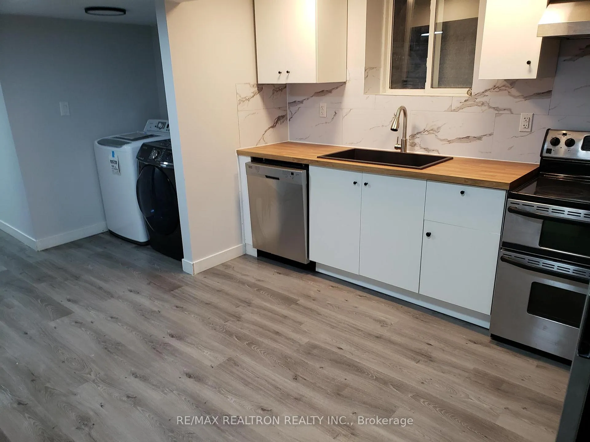 Photo 2 of 31 Carr Drive, Barrie, Letitia Heights — HOMEH