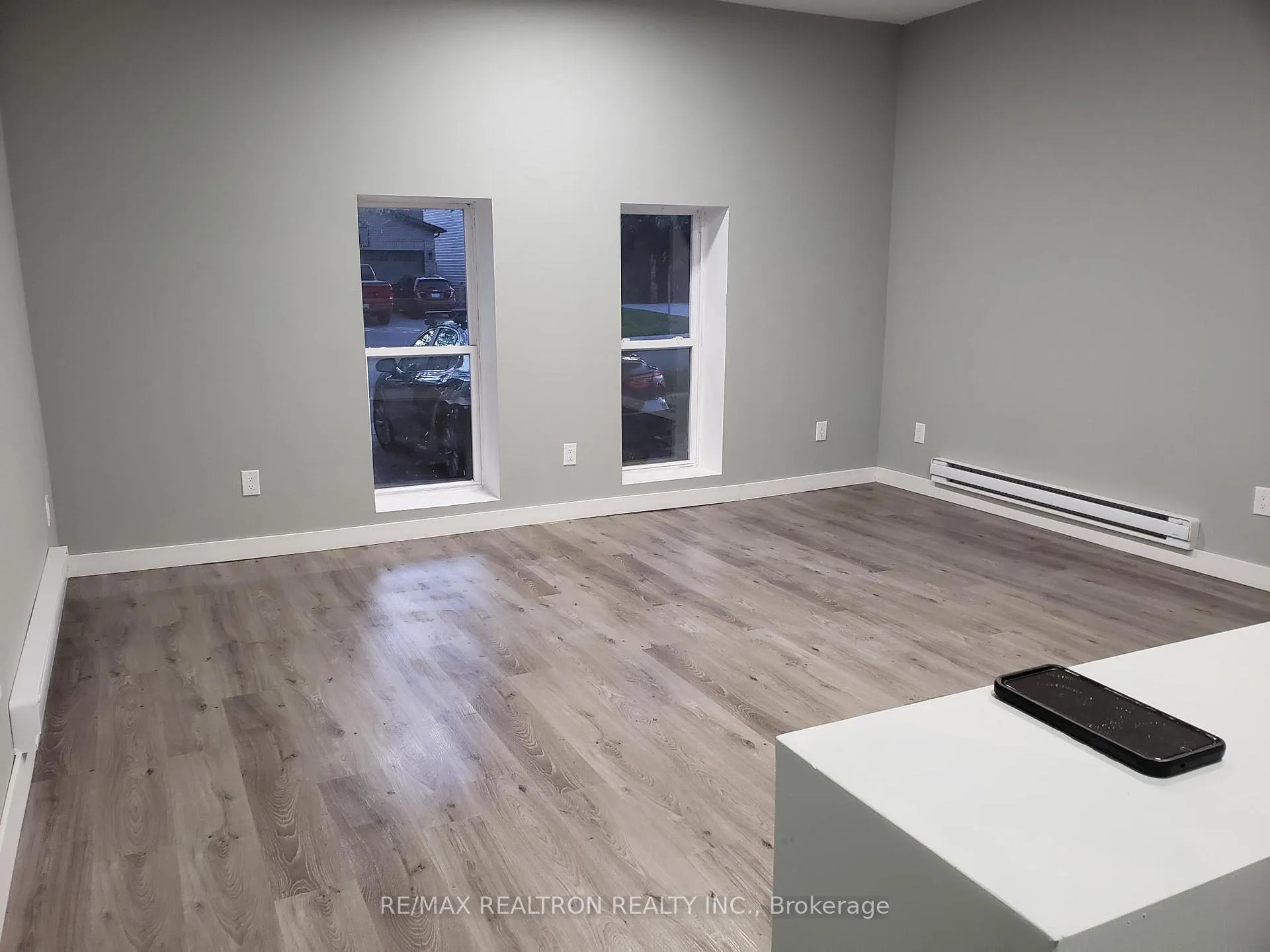 Photo 5 of 31 Carr Drive, Barrie, Letitia Heights — HOMEH