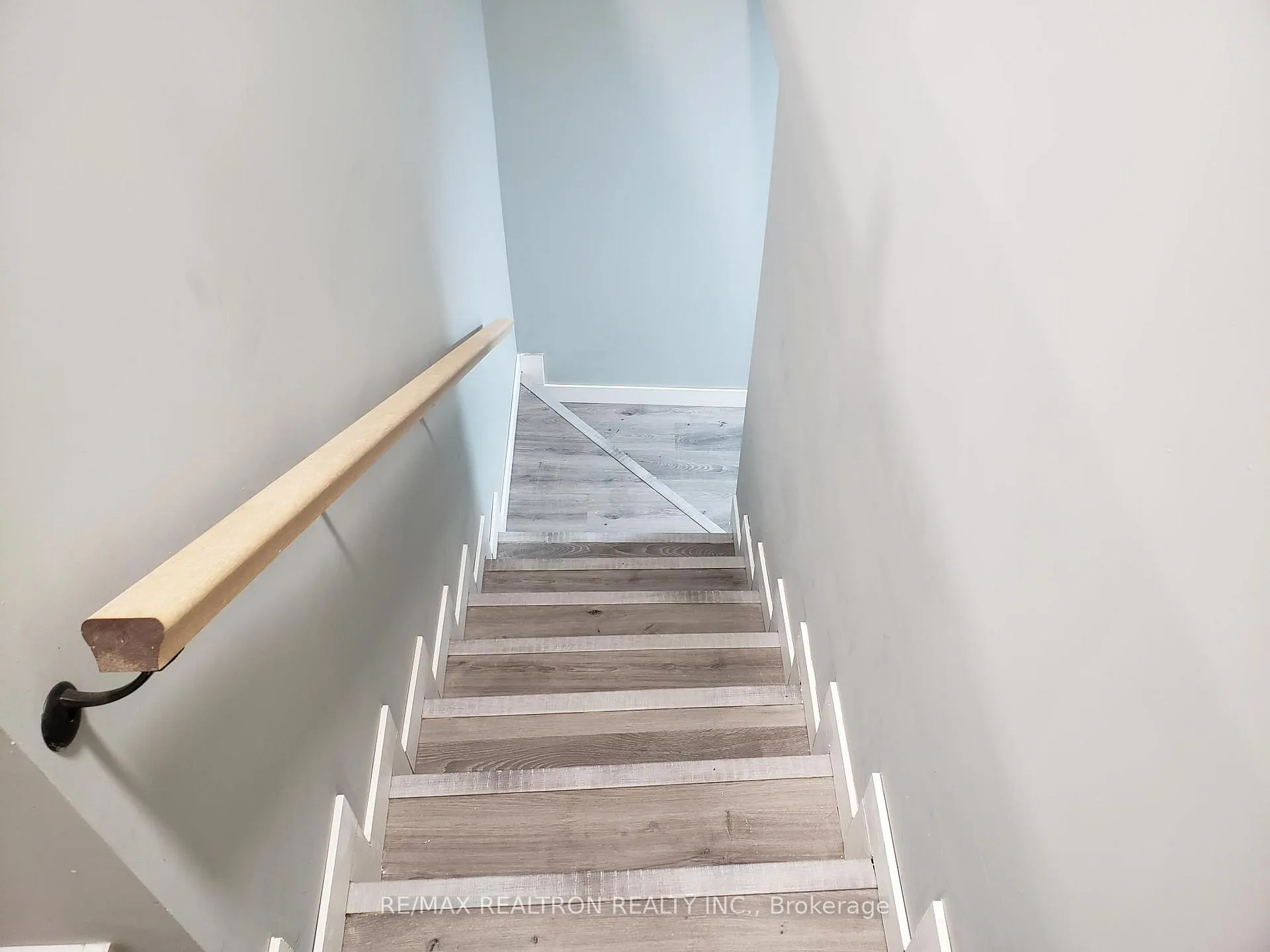 Photo 7 of 31 Carr Drive, Barrie, Letitia Heights — HOMEH