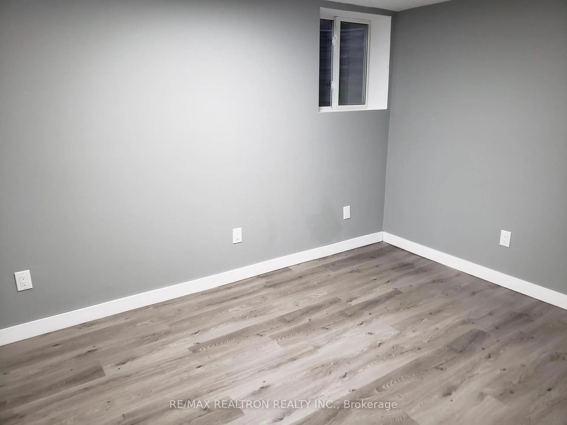 Photo 10 of 31 Carr Drive, Barrie, Letitia Heights — HOMEH