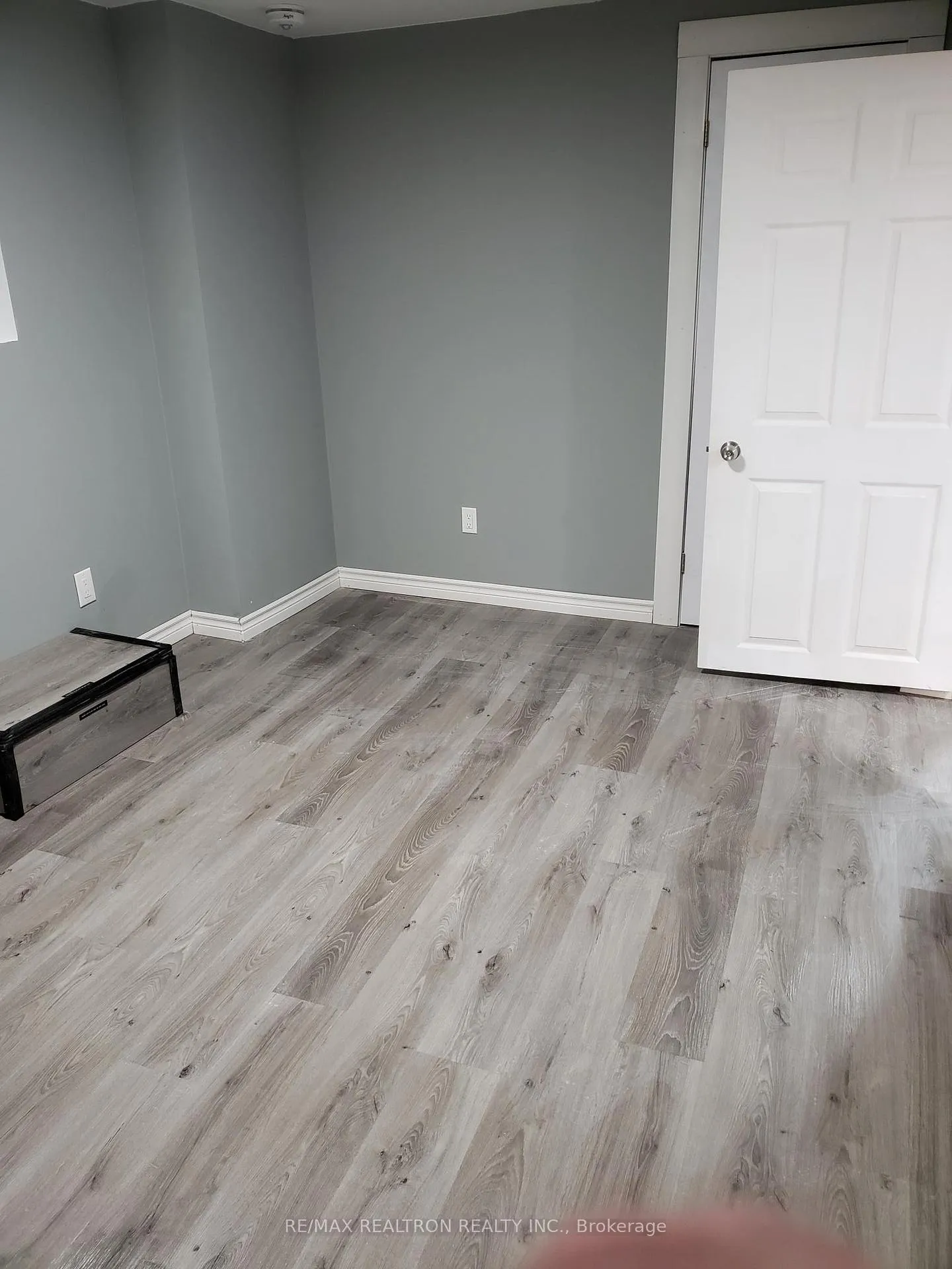 Photo 11 of 31 Carr Drive, Barrie, Letitia Heights — HOMEH