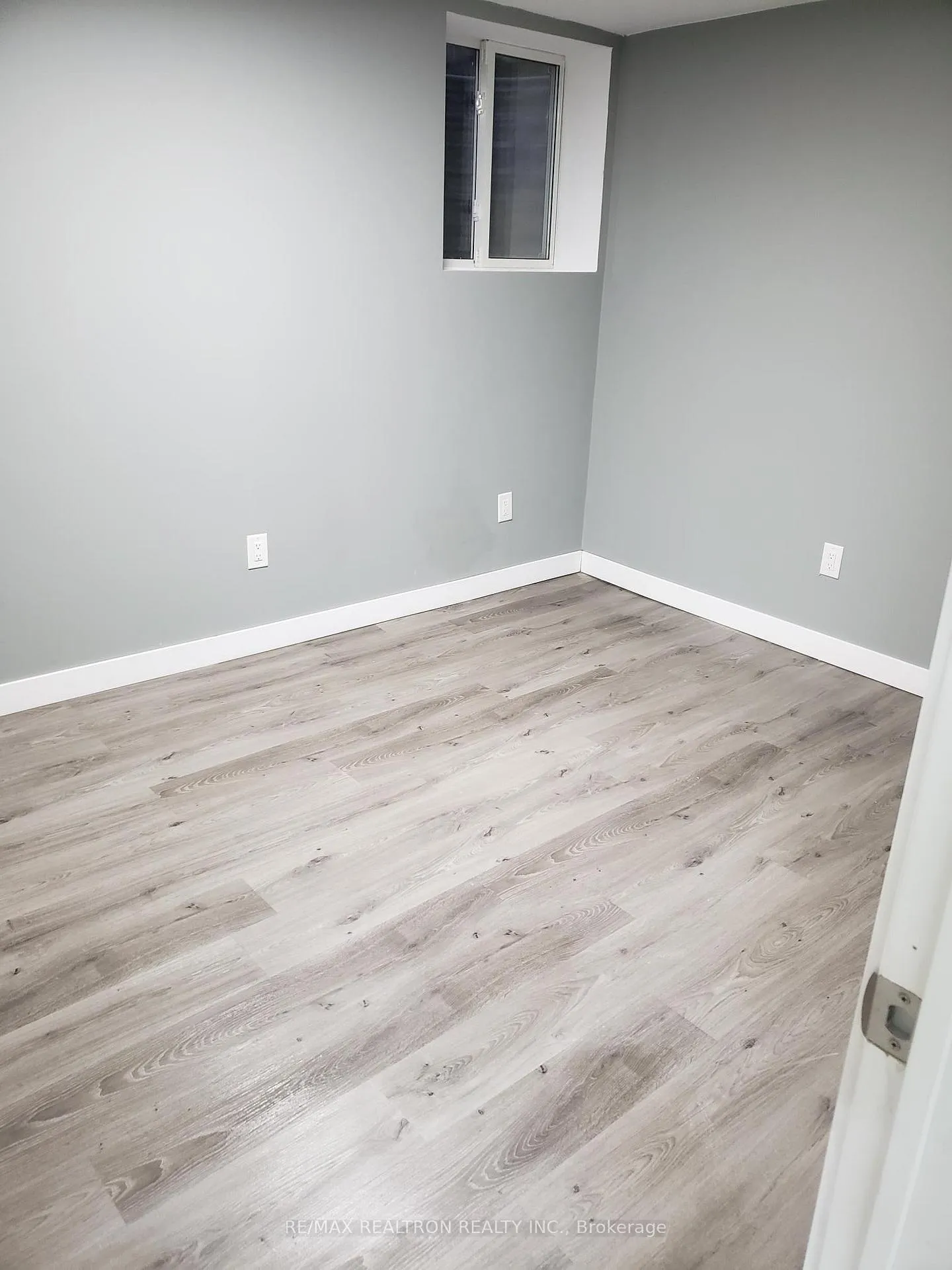 Photo 14 of 31 Carr Drive, Barrie, Letitia Heights — HOMEH