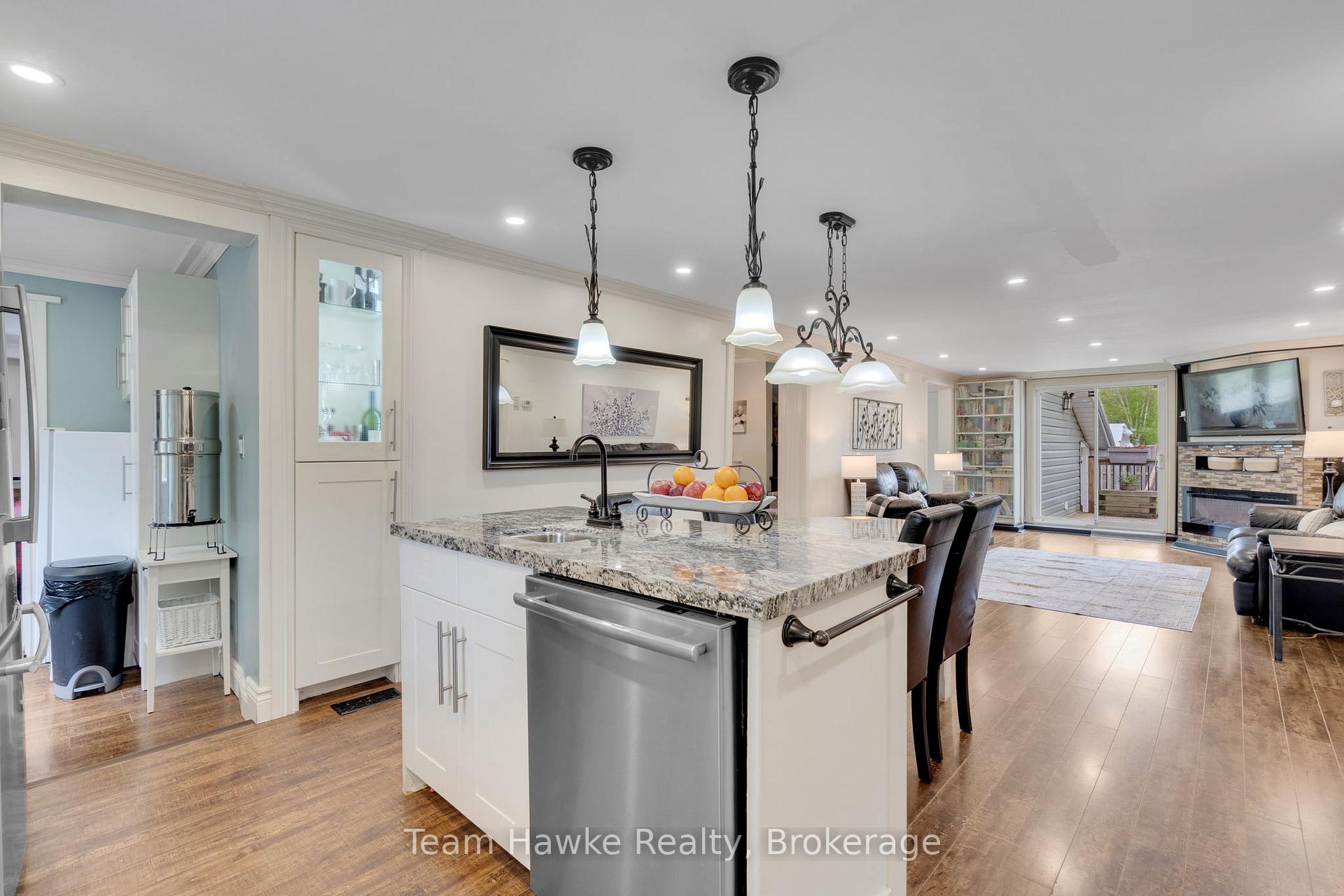 Photo 10 of 93 Balm Beach Road E, Tiny, Rural Tiny — HOMEH