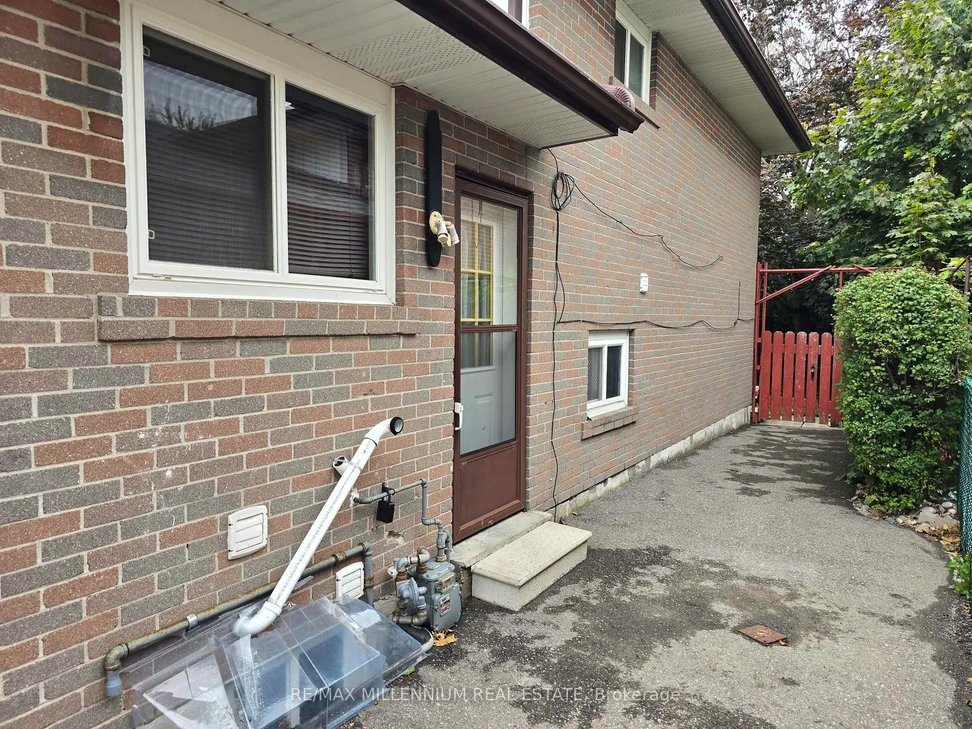 Photo 14 of Unit Bsmt, 144 Clarence Street, Brampton, Brampton East — HOMEH
