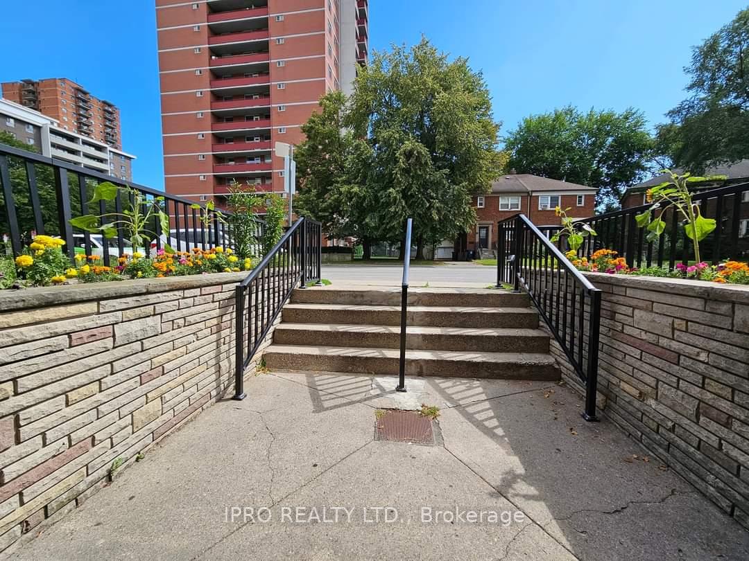 Photo 5 of Unit 102, 20 Cosburn Avenue, Toronto, Broadview North — HOMEH