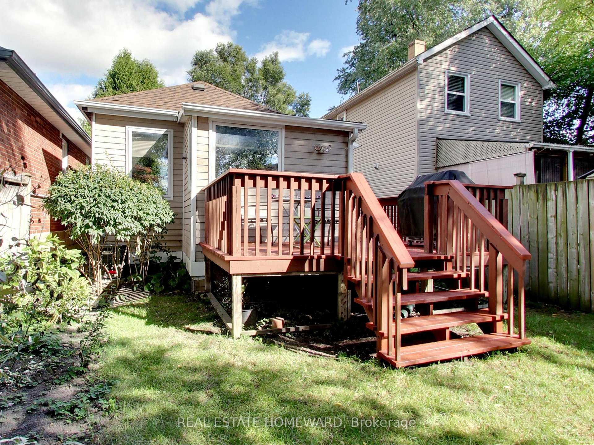 Photo 2 of 186 Chisholm Avenue, Toronto, Woodbine-Lumsden — HOMEH