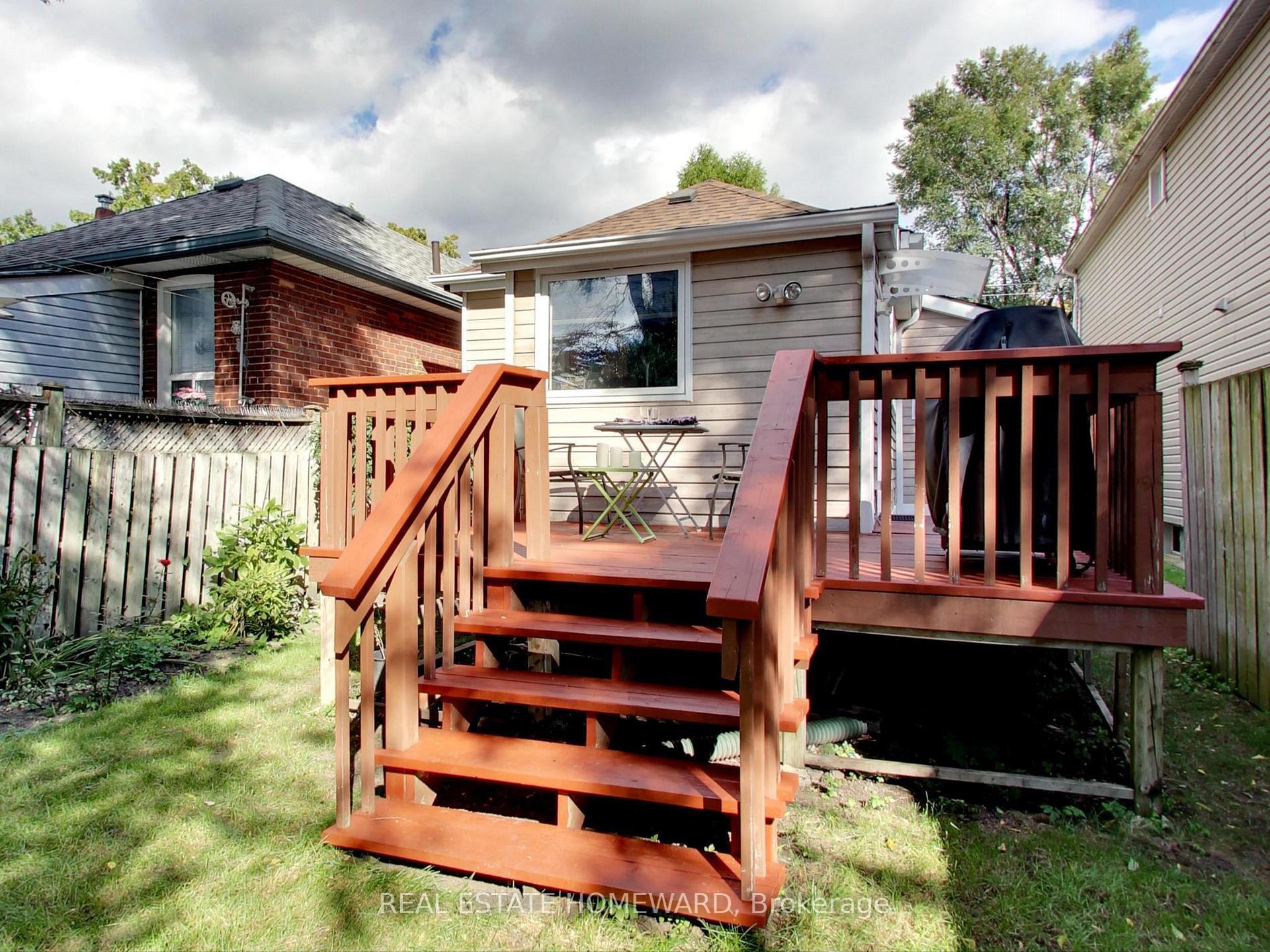 Photo 3 of 186 Chisholm Avenue, Toronto, Woodbine-Lumsden — HOMEH