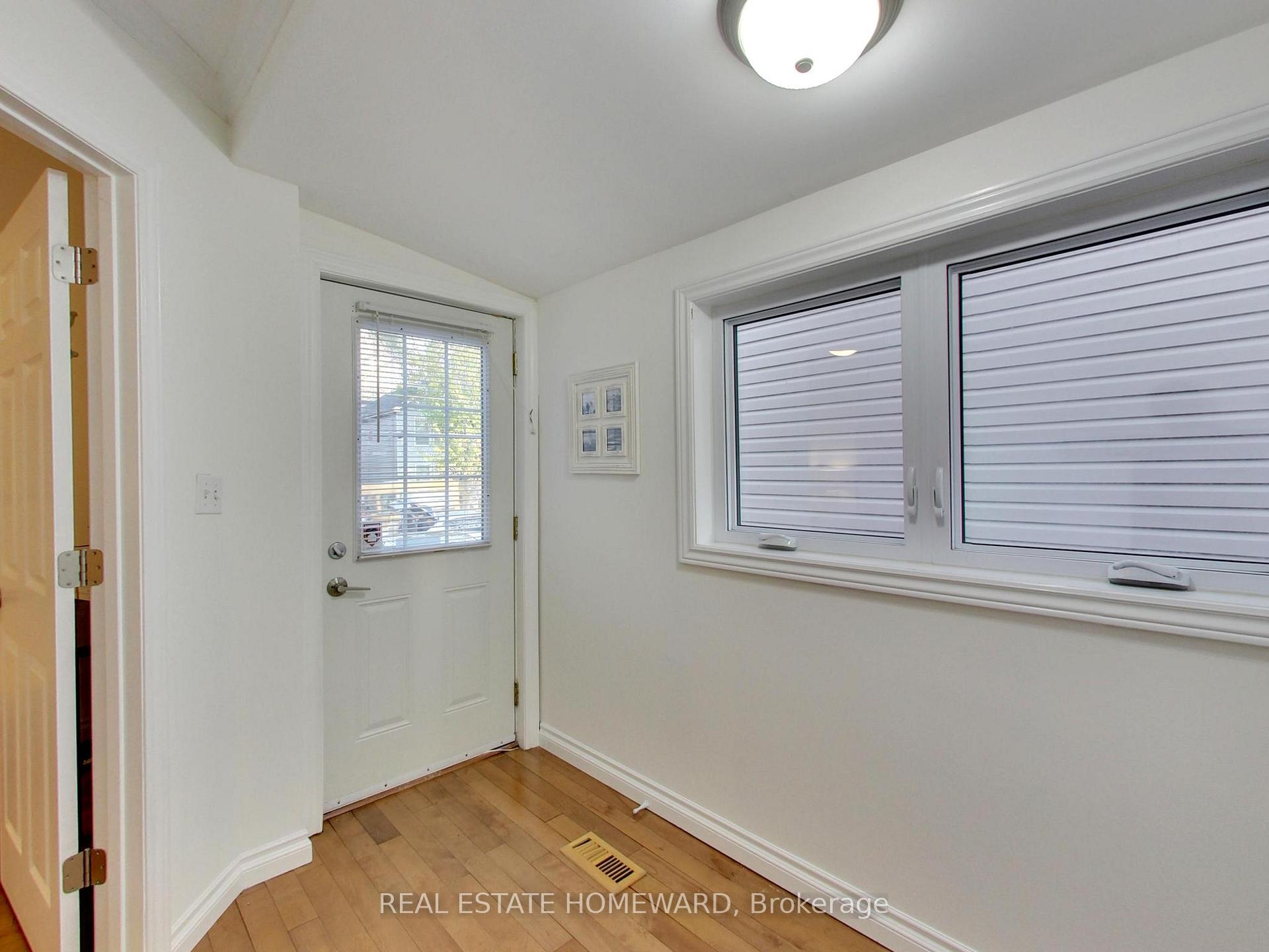 Photo 7 of 186 Chisholm Avenue, Toronto, Woodbine-Lumsden — HOMEH