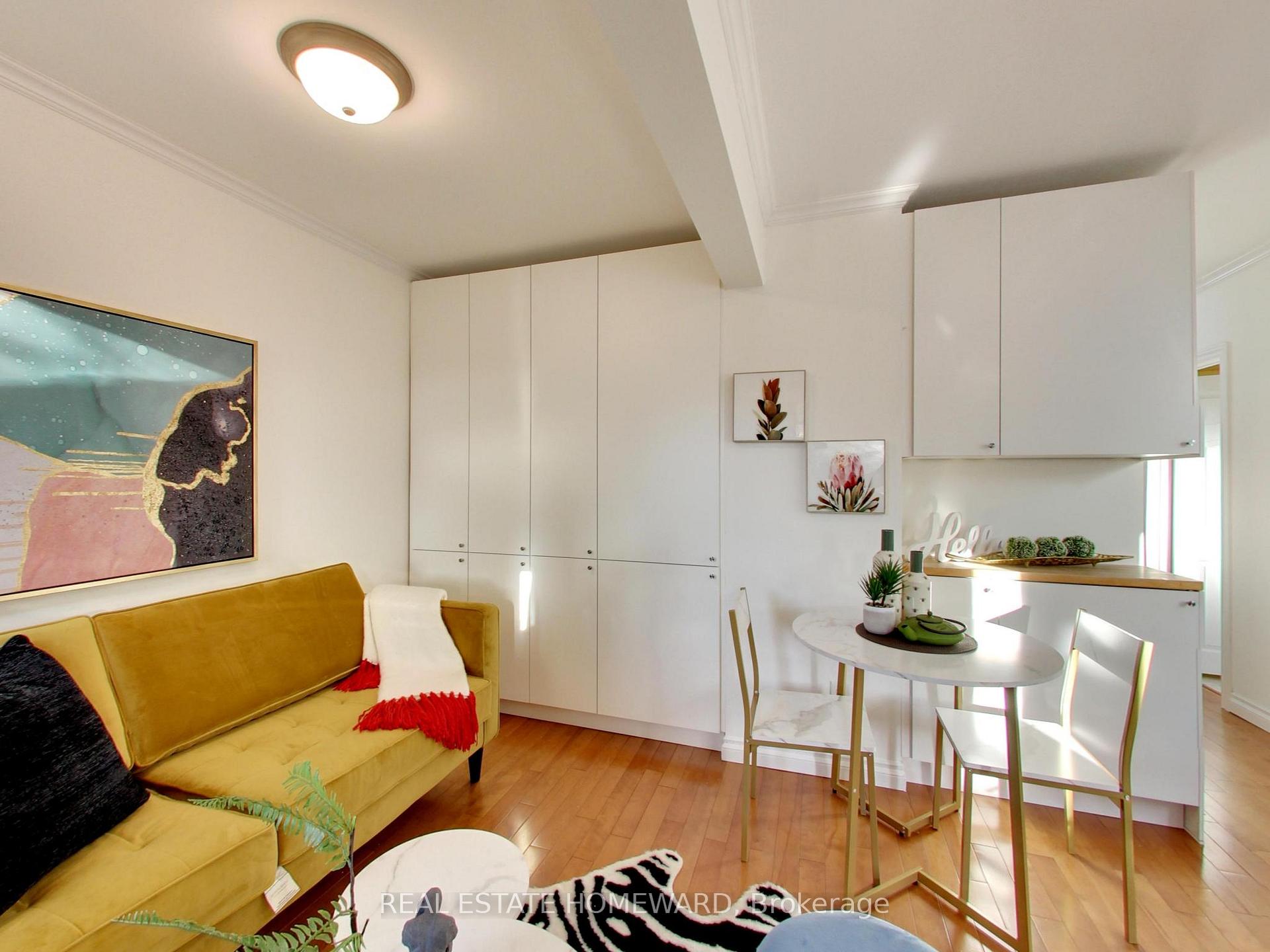Photo 9 of 186 Chisholm Avenue, Toronto, Woodbine-Lumsden — HOMEH